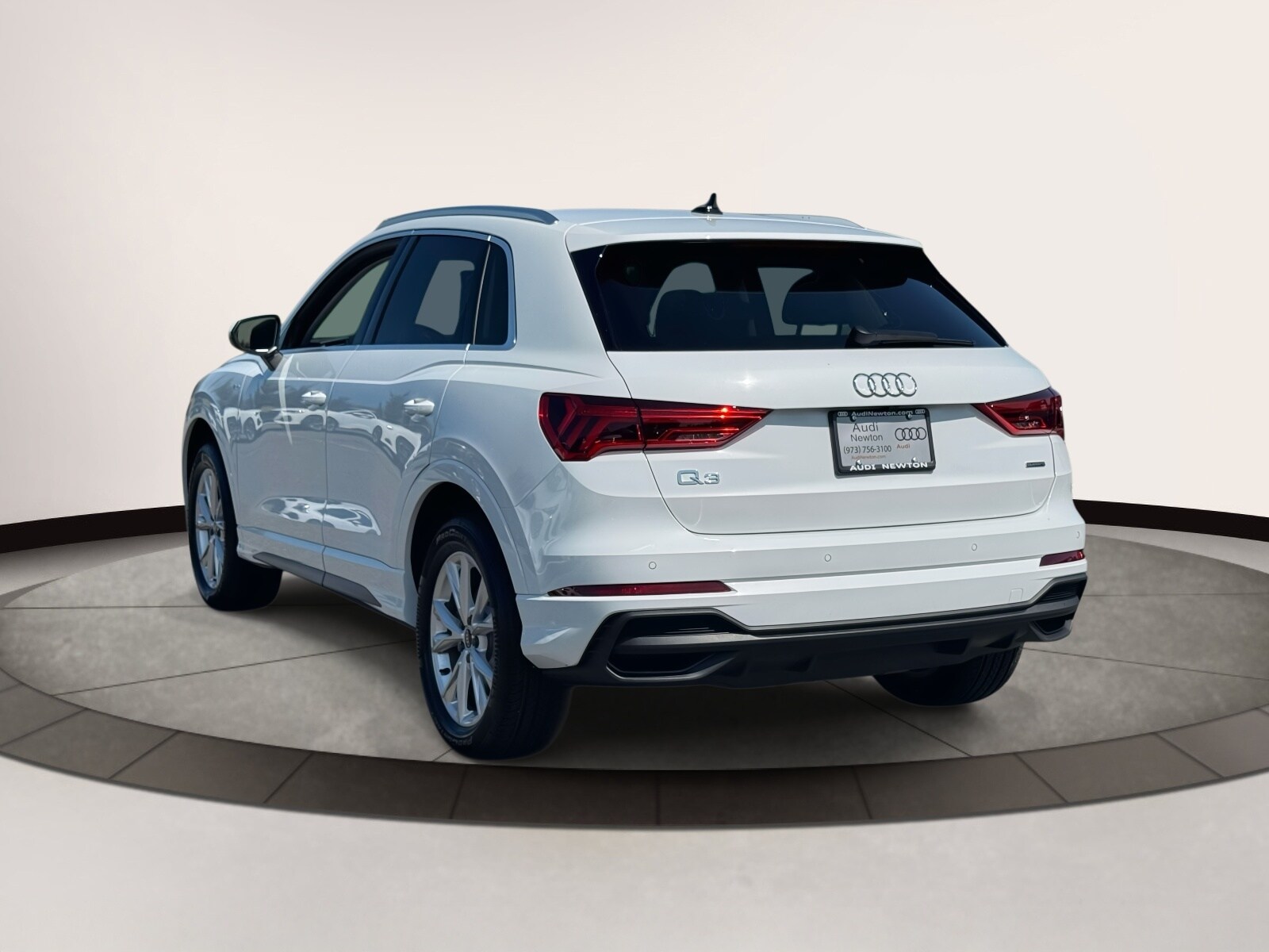 2025 Audi Q3 45 TFSI S line Premium photo 3