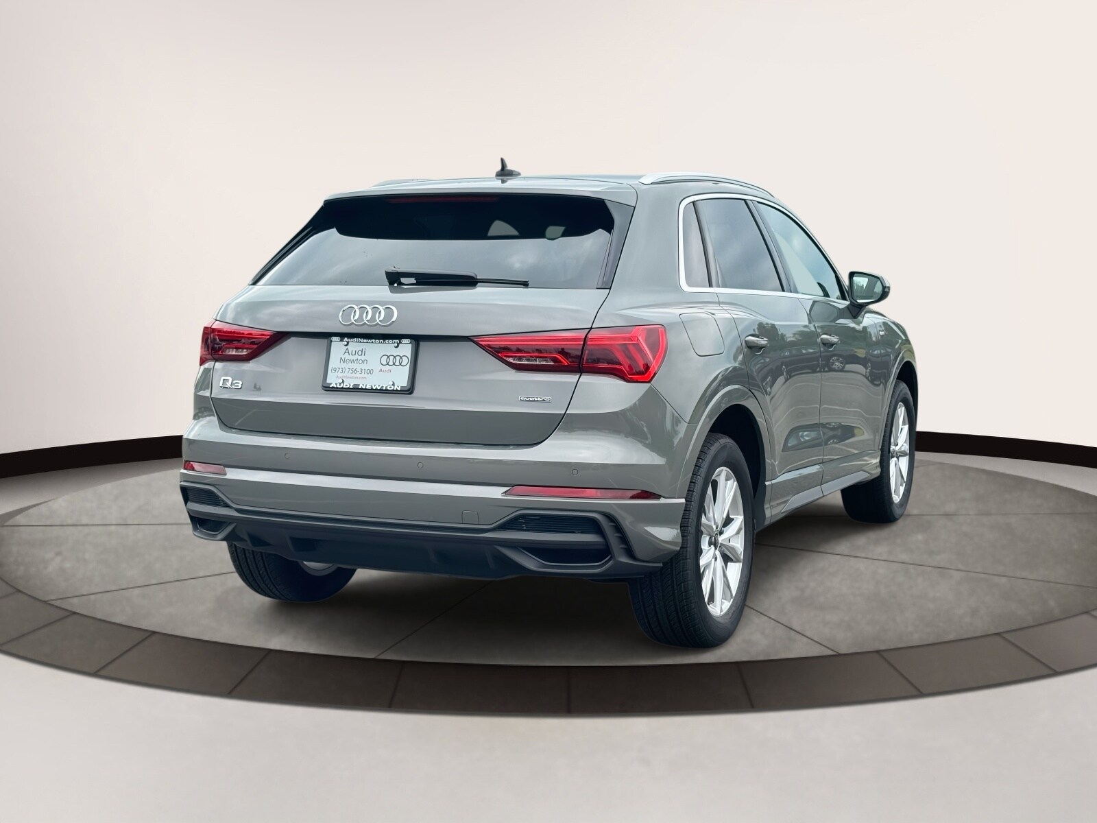 2025 Audi Q3 45 TFSI S line Premium photo 4