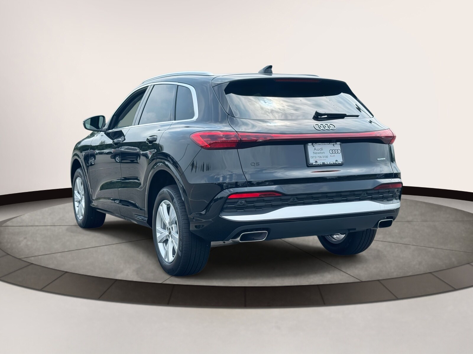 2025 Audi Q5 2.0T Premium photo 2
