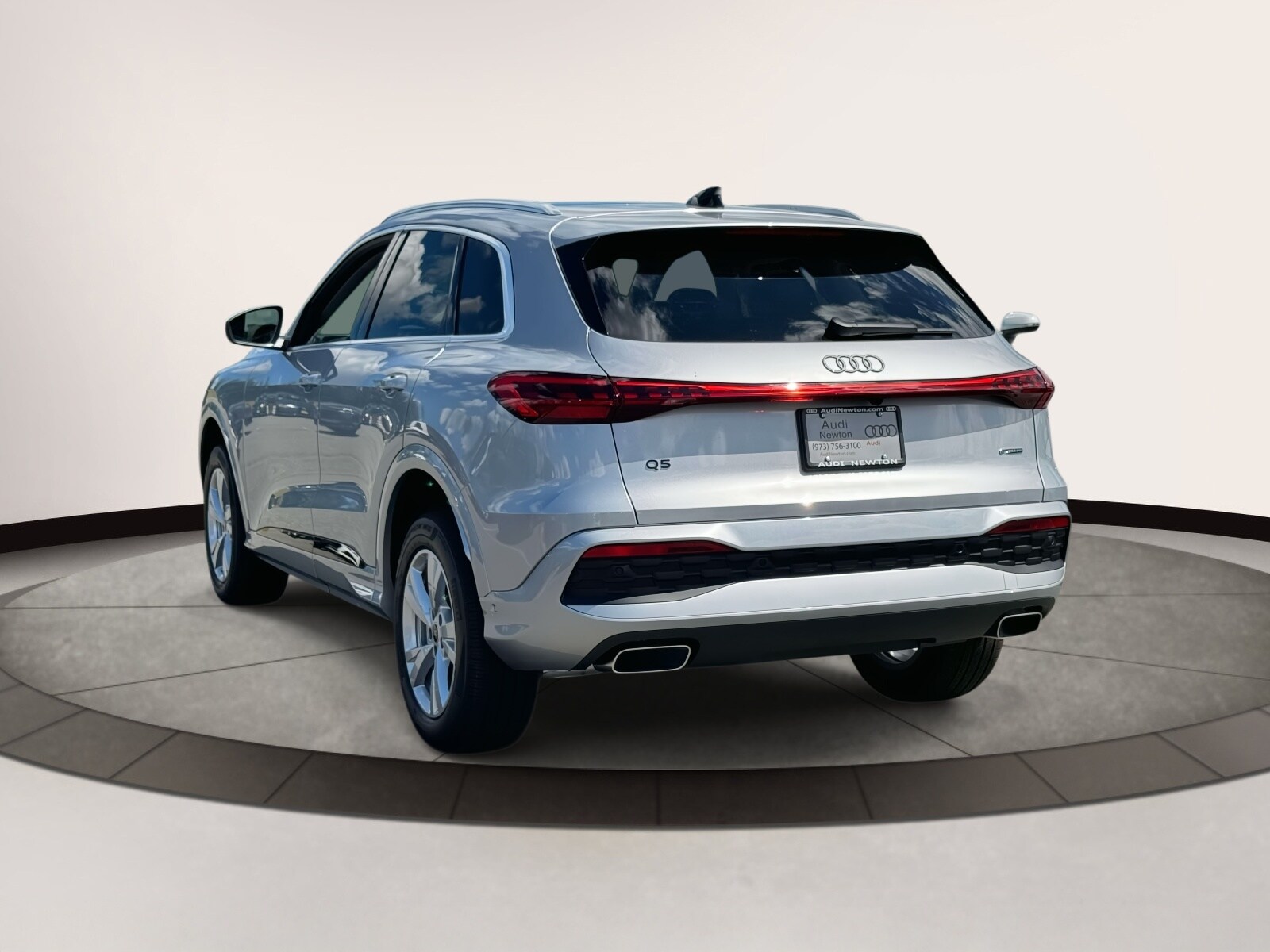 2025 Audi Q5 2.0T Premium photo 2