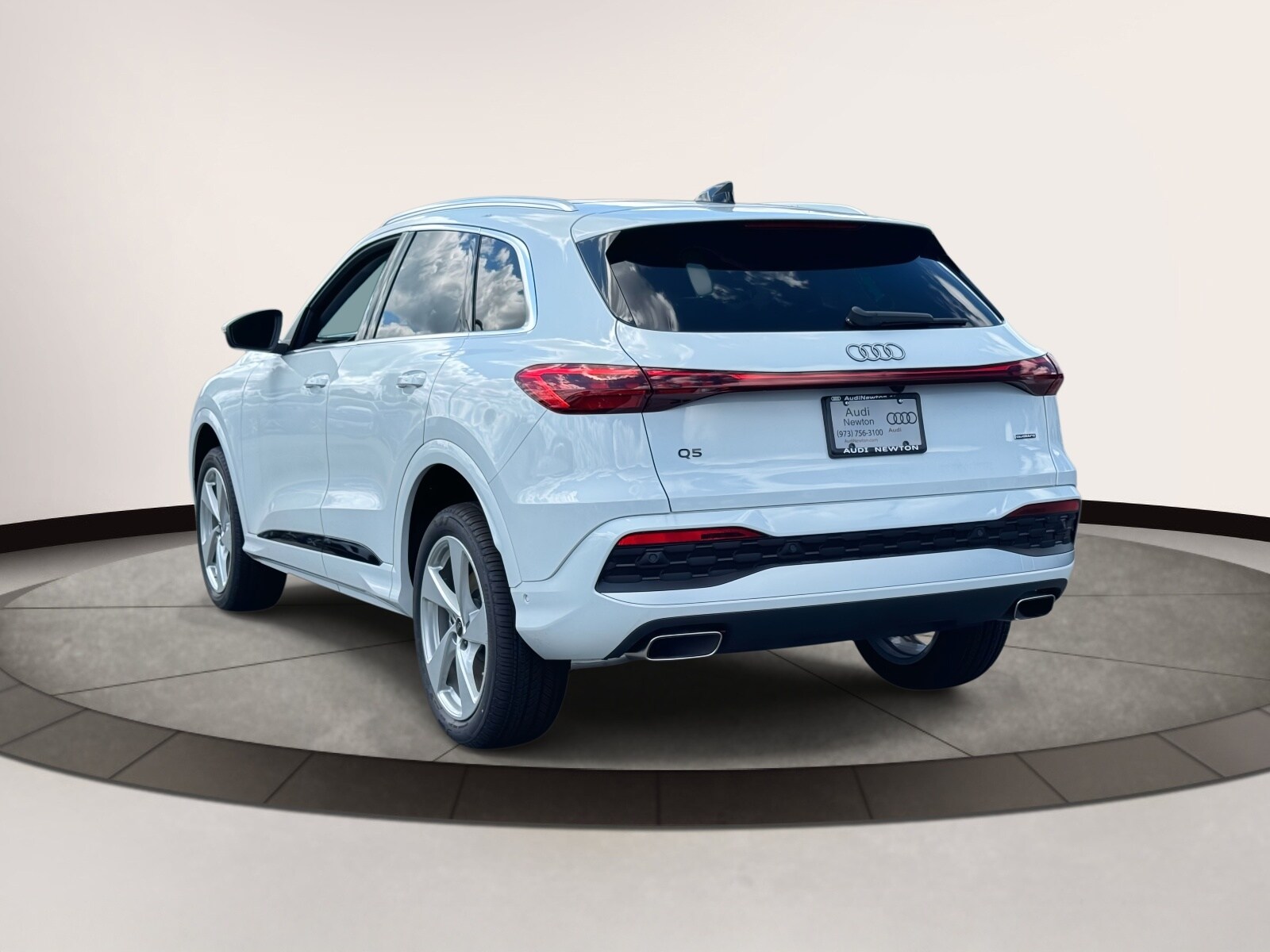 2025 Audi Q5 2.0T Premium Plus photo 3