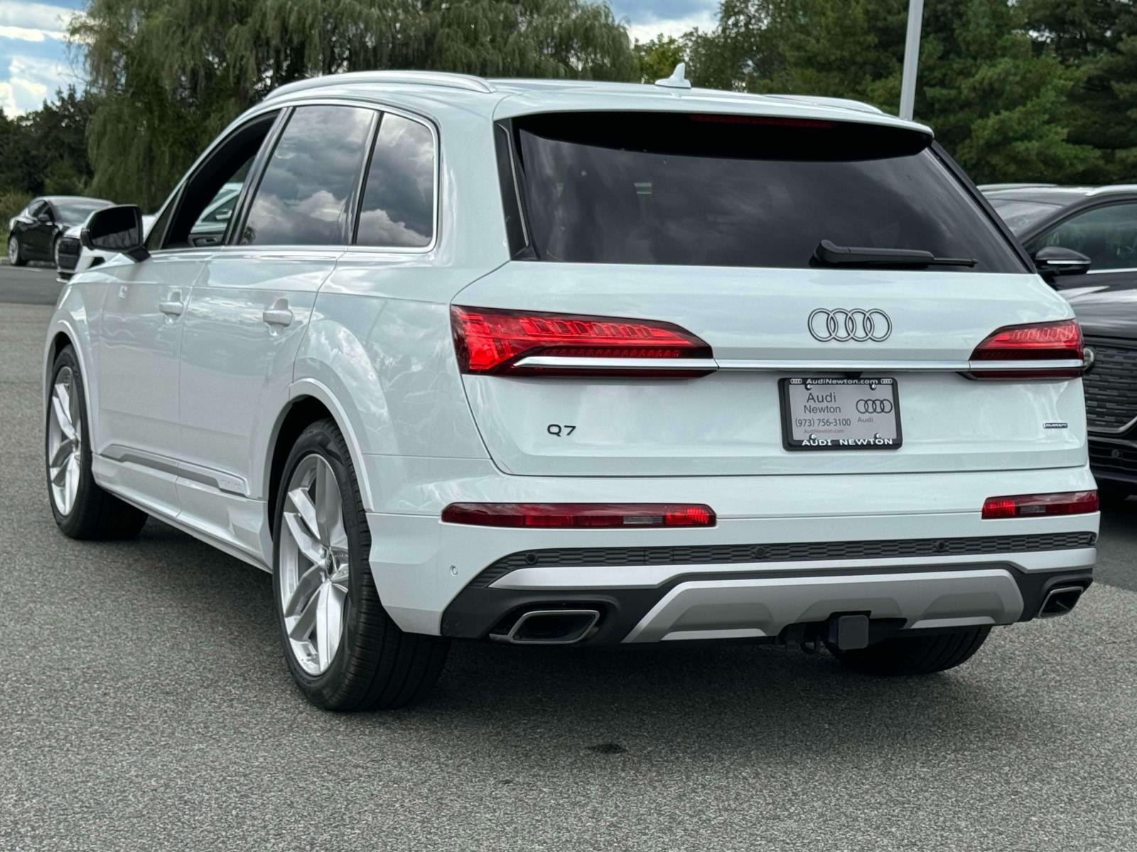 2025 Audi Q7 55 Premium Plus photo 3
