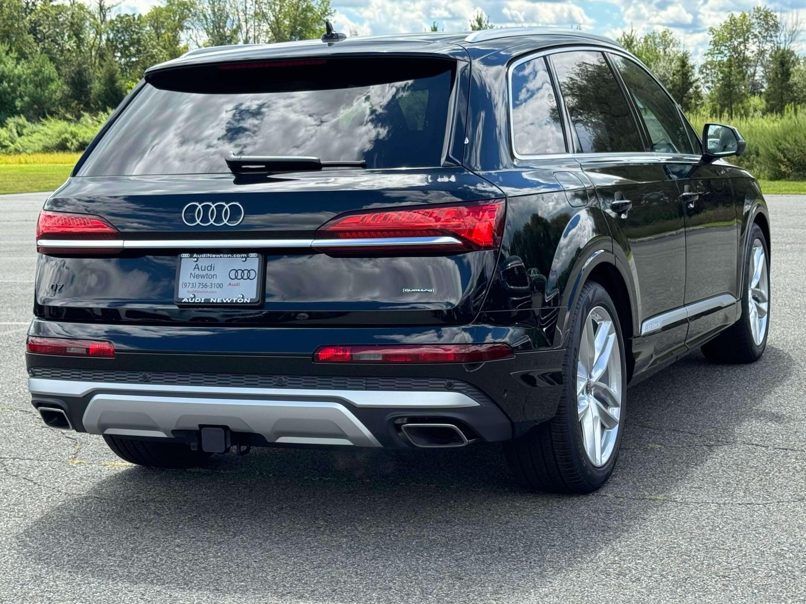 2025 Audi Q7 55 Premium Plus photo 3