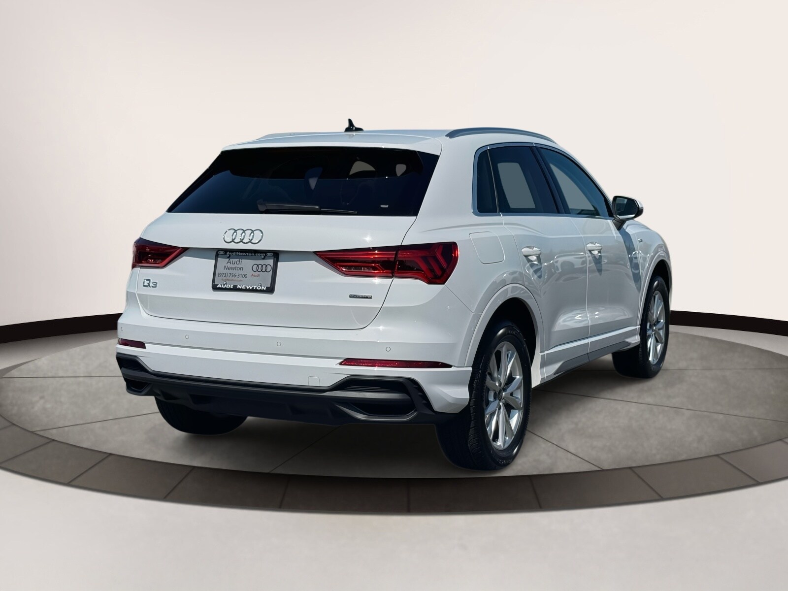 2025 Audi Q3 45 TFSI S line Premium photo 4