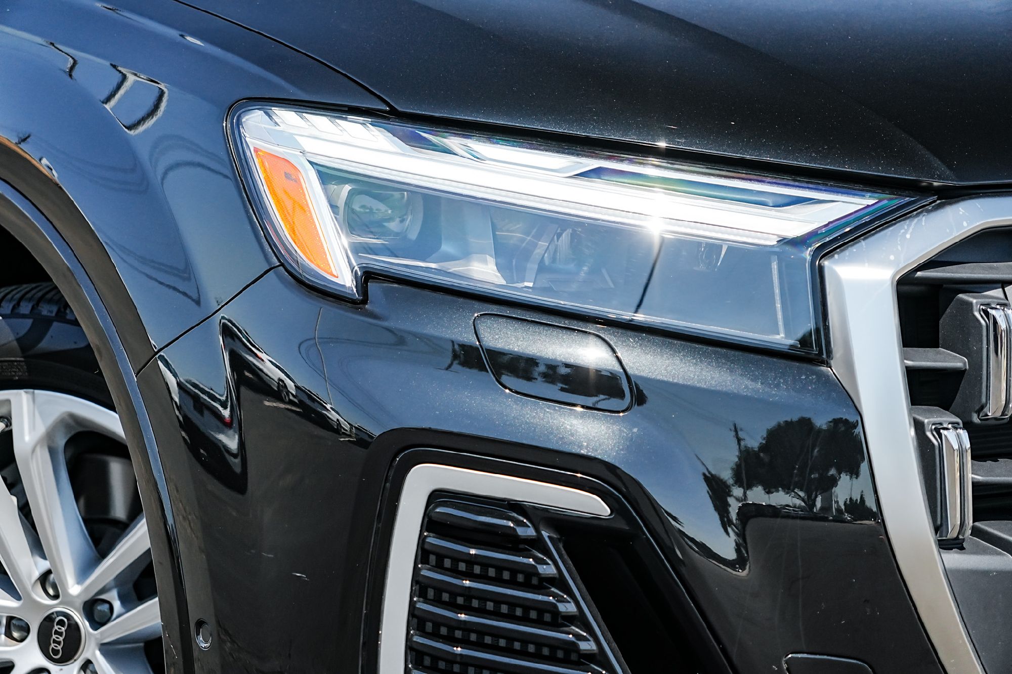 2025 Audi Q7 55 Premium Plus photo 3