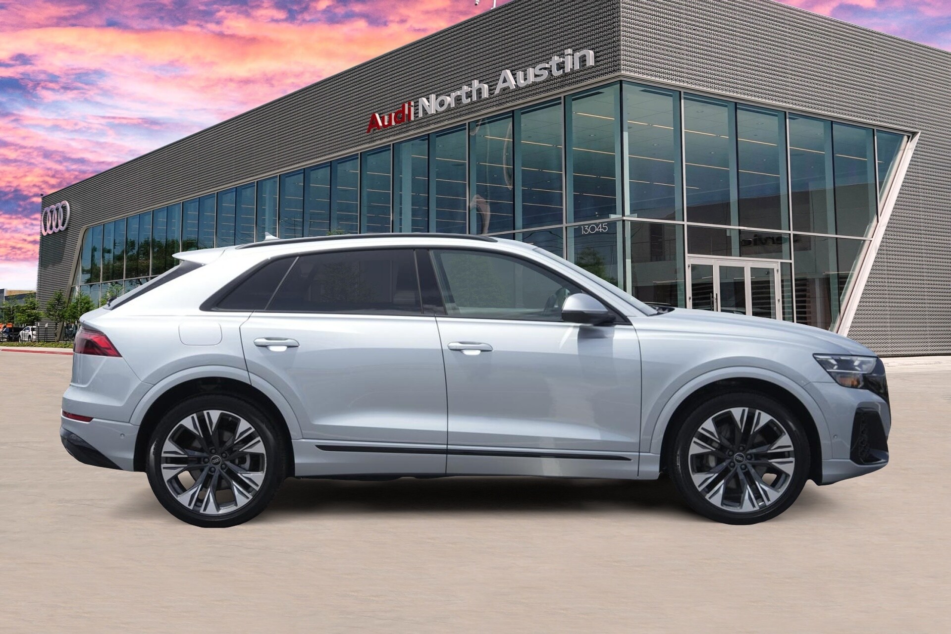 2025 Audi Q8 55 Prestige photo 4