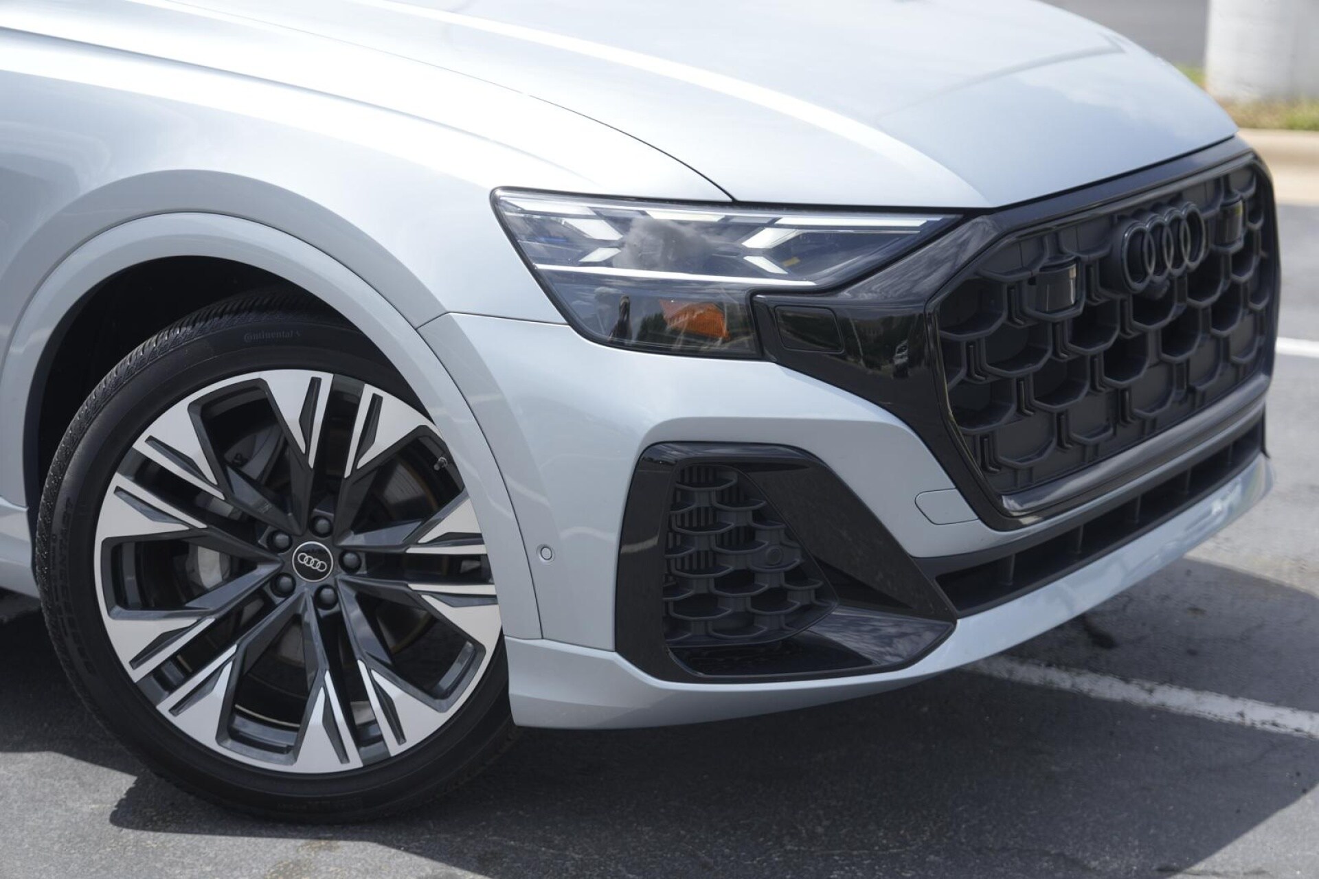 2025 Audi Q8 55 Prestige photo 3