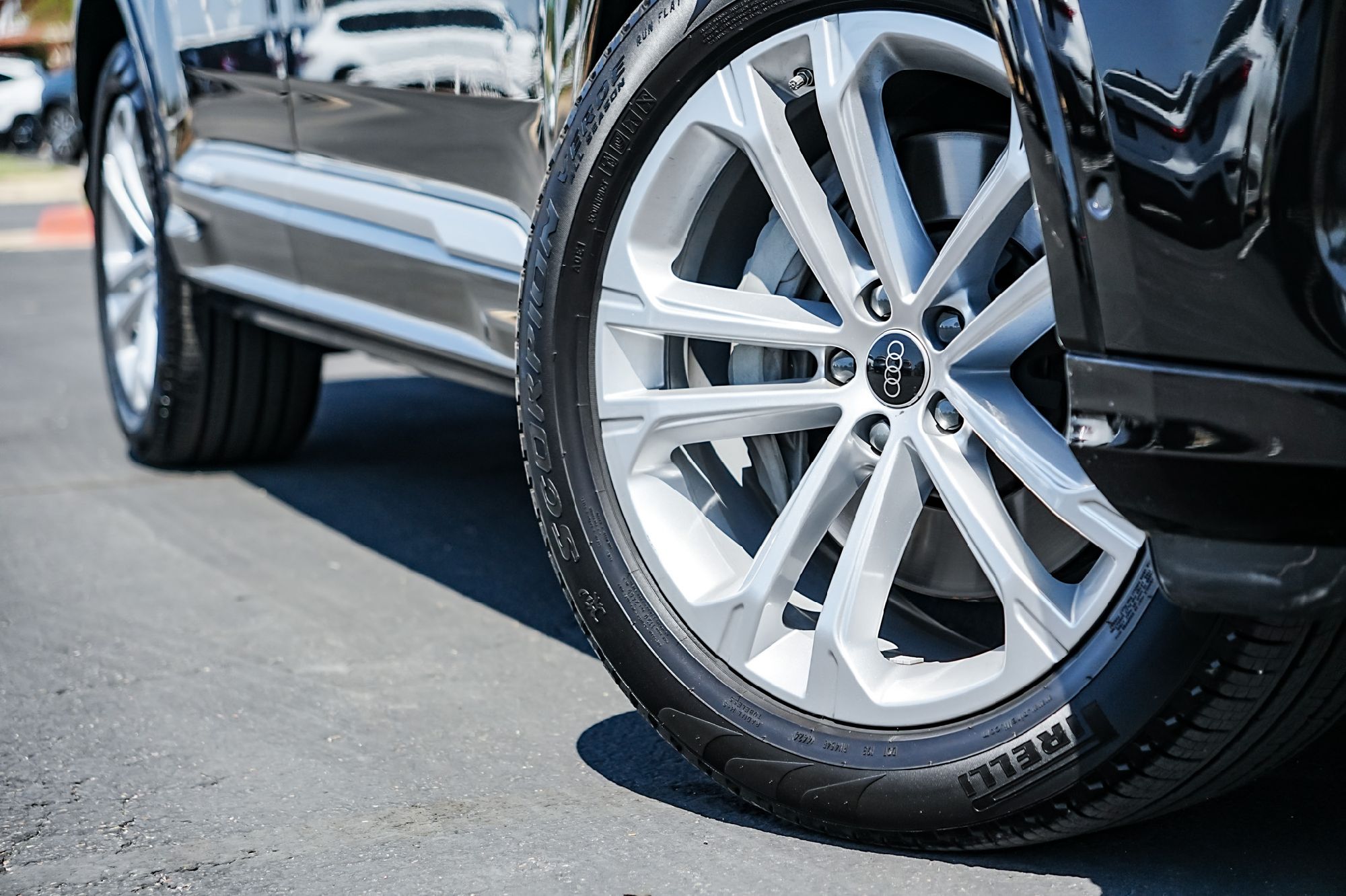 2025 Audi Q7 55 Premium Plus photo 2
