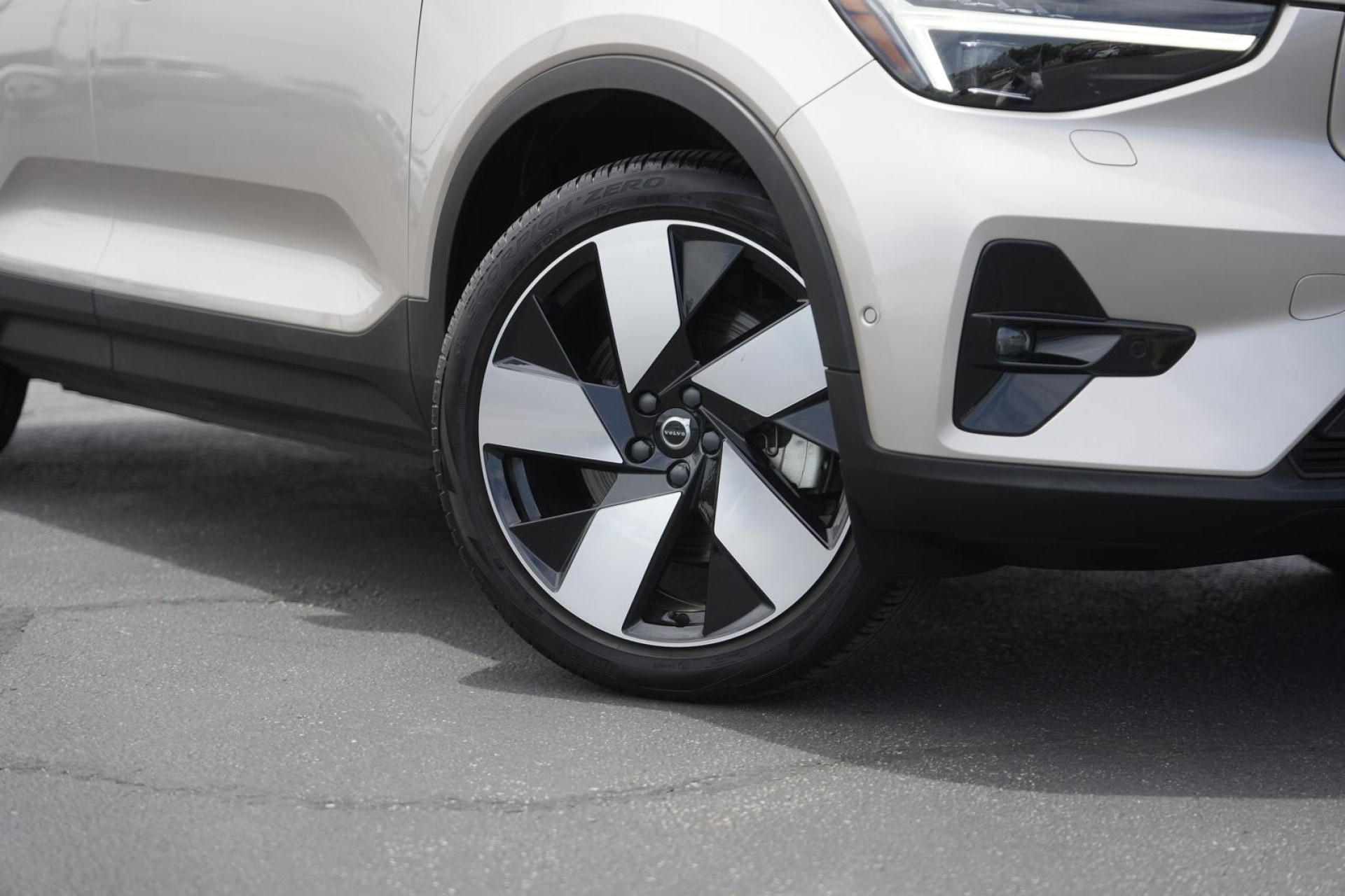 Used 2023 Volvo XC40 Ultimate with VIN YV4ED3UM2P2077781 for sale in Austin, TX