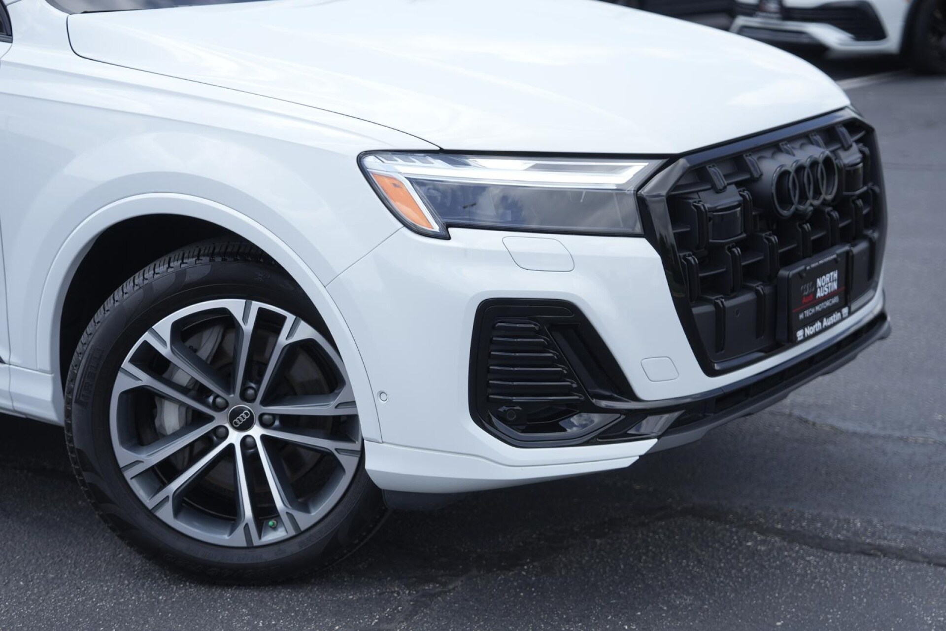 2025 Audi Q7 45 Premium Plus photo 2