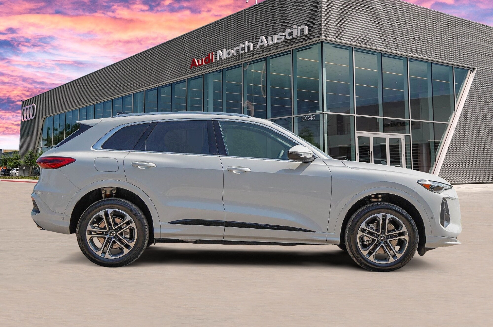 2025 Audi Q5 2.0T Premium Plus photo 3