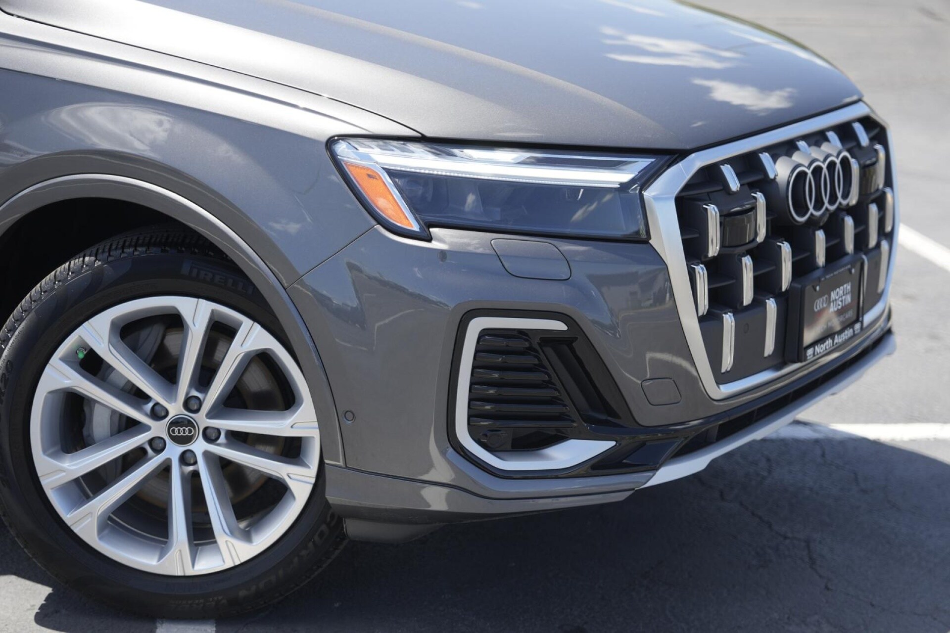2025 Audi Q7 45 Premium Plus photo 3