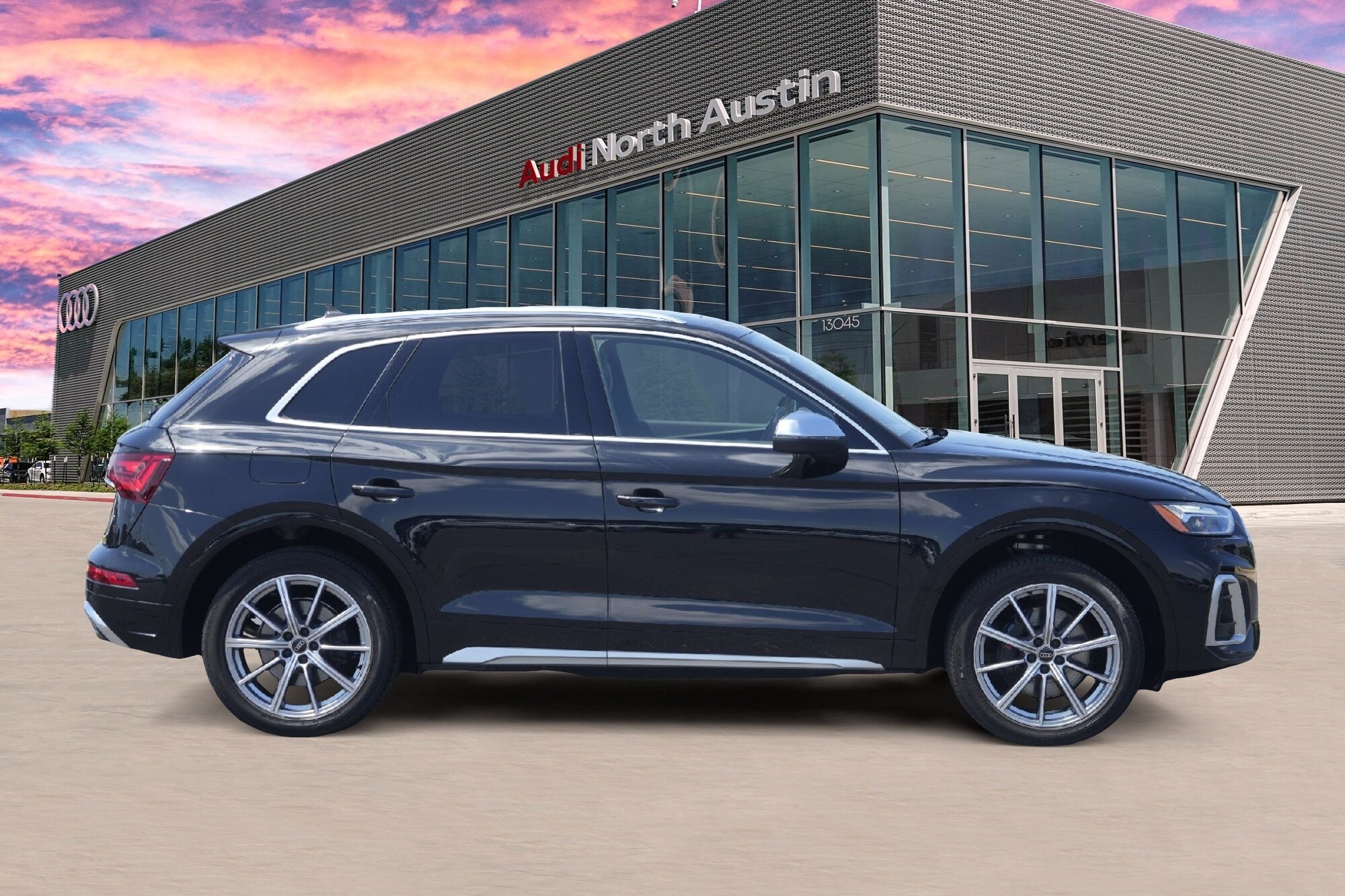 2022 Audi SQ5 Premium Plus photo 2