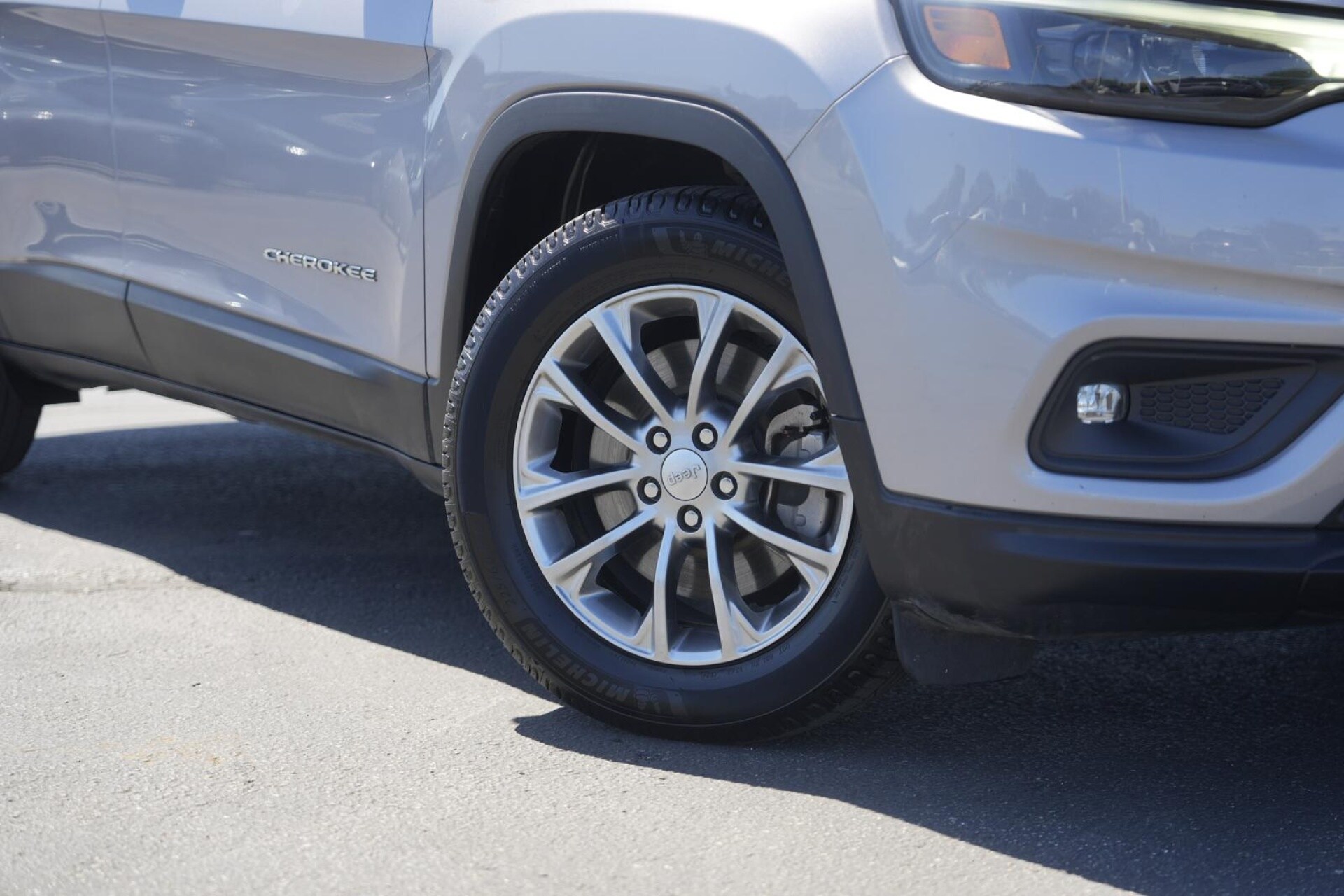 2019 Jeep Cherokee Latitude photo 2