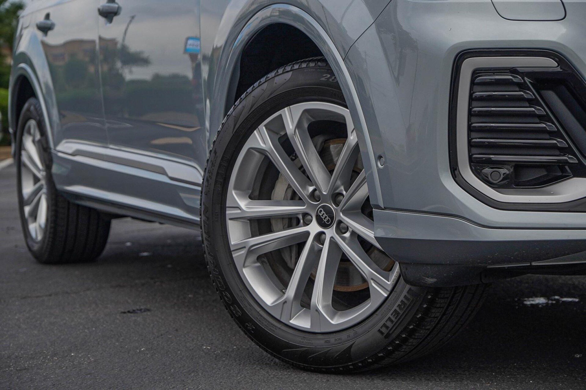 2025 Audi Q7 45 Premium photo 2