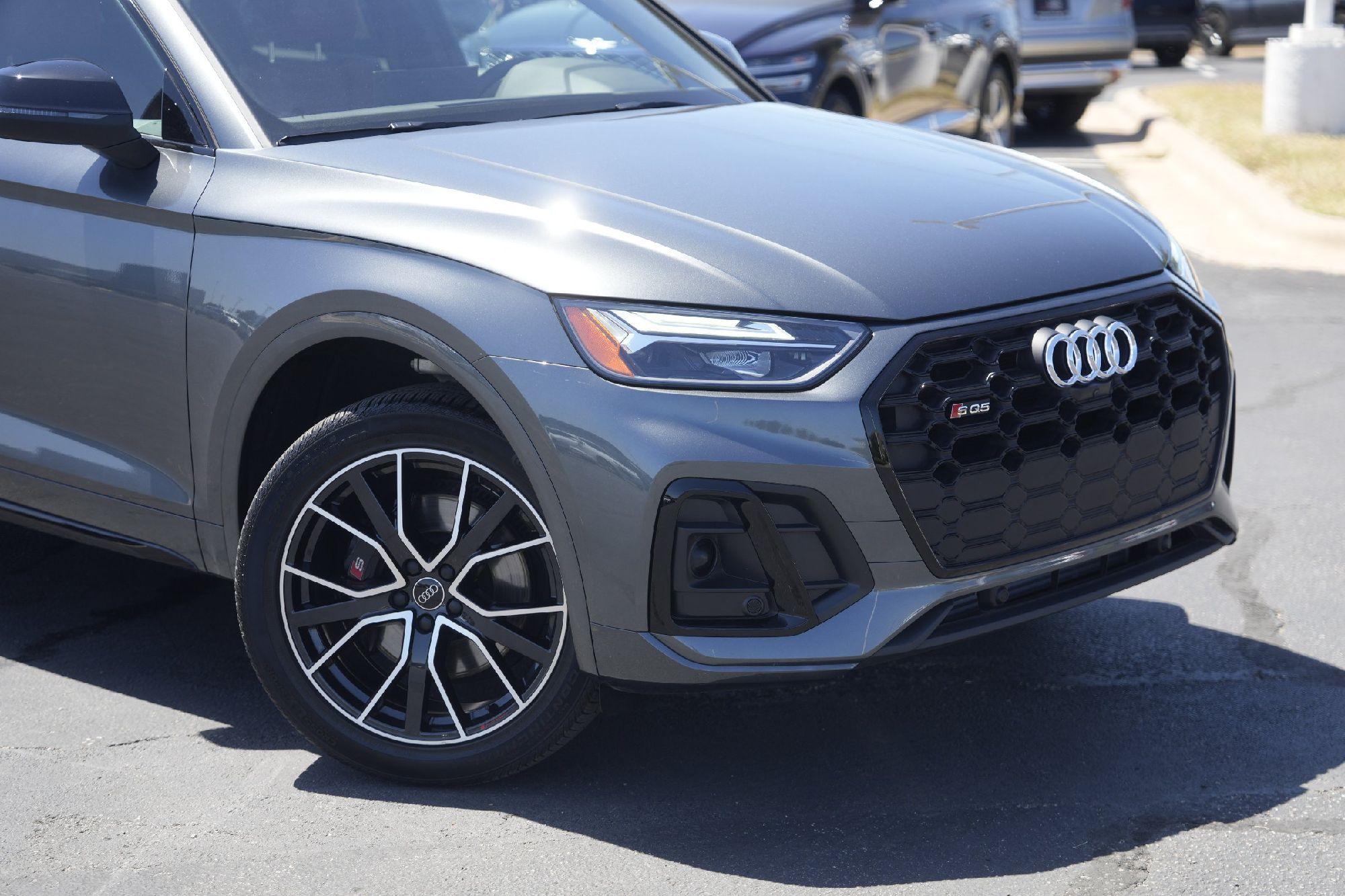 2024 Audi SQ5 Premium Plus photo 2