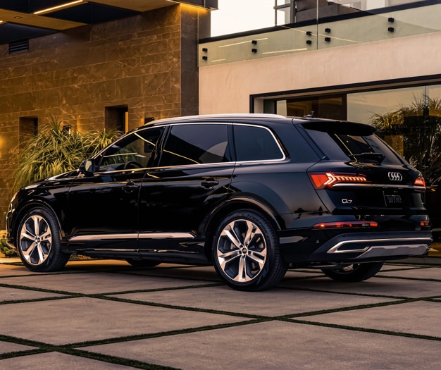 2024 Audi Q7 back view