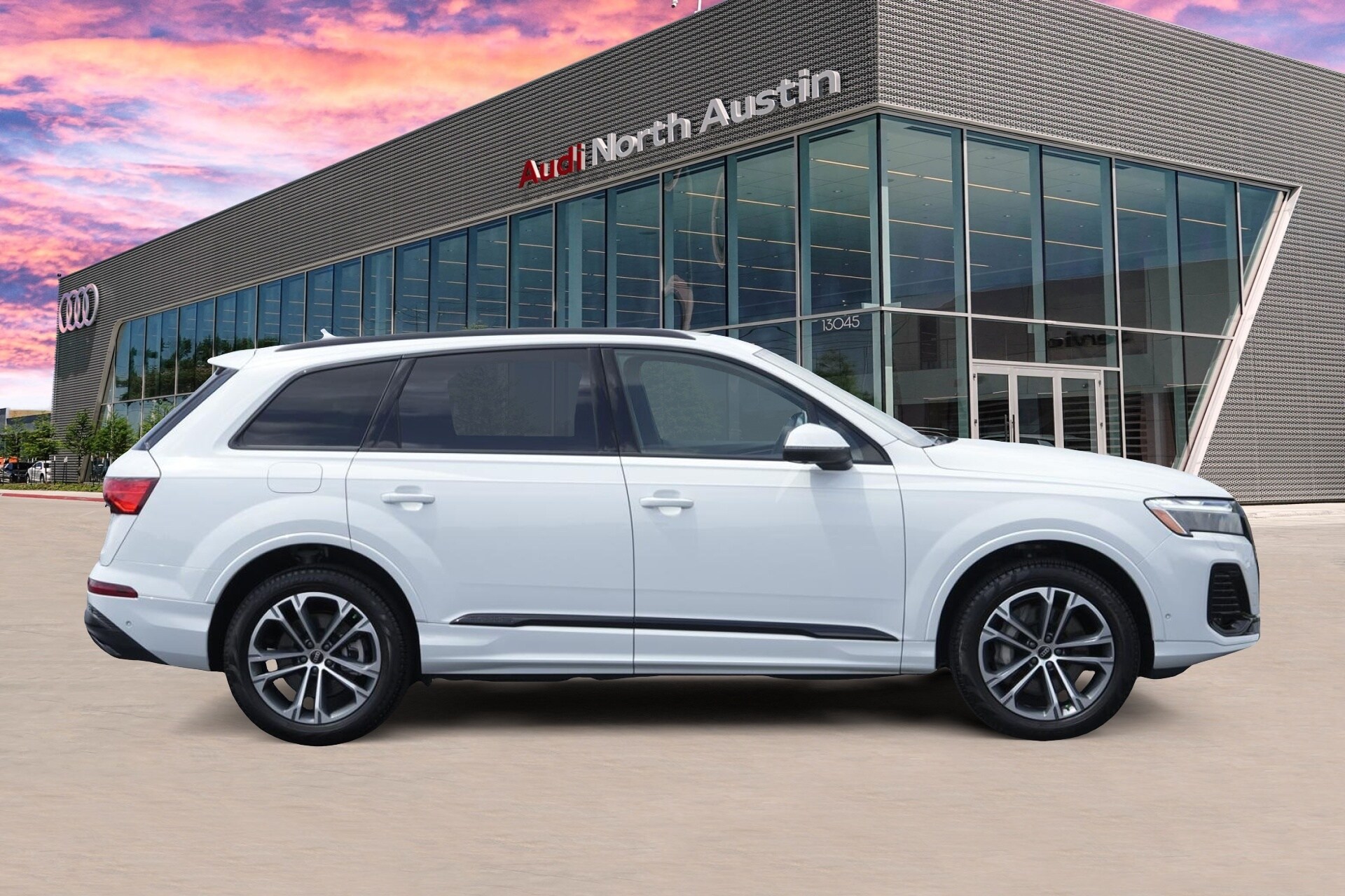 2025 Audi Q7 45 Premium Plus photo 3