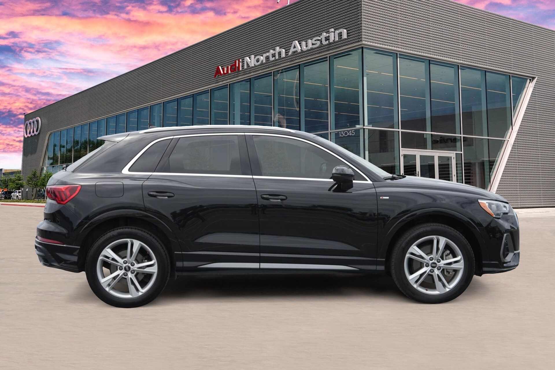 2021 Audi Q3 S line Premium photo 3