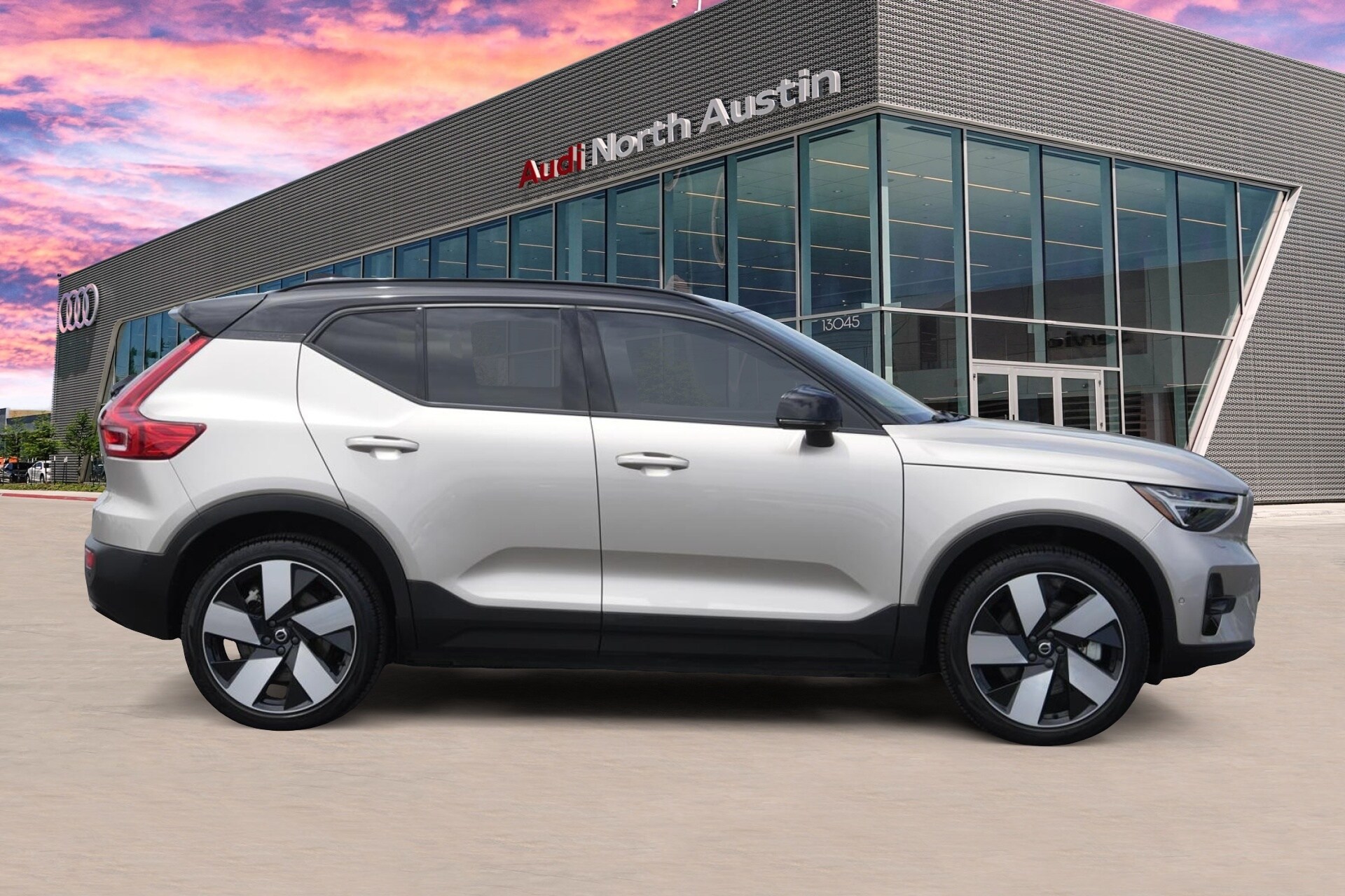 2023 Volvo XC40 Recharge Ultimate photo 4