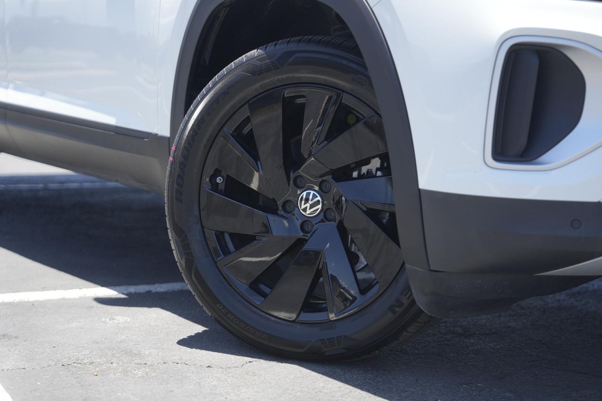 Used 2024 Volkswagen Atlas SE w/Tech with VIN 1V2JR2CAXRC598196 for sale in Austin, TX