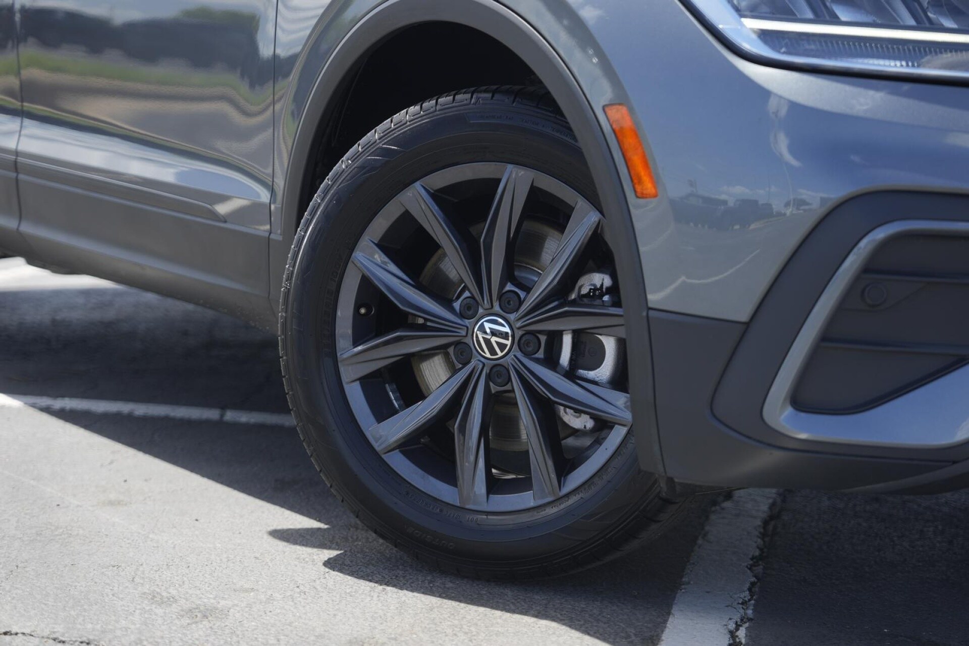 2022 Volkswagen Tiguan SE photo 2