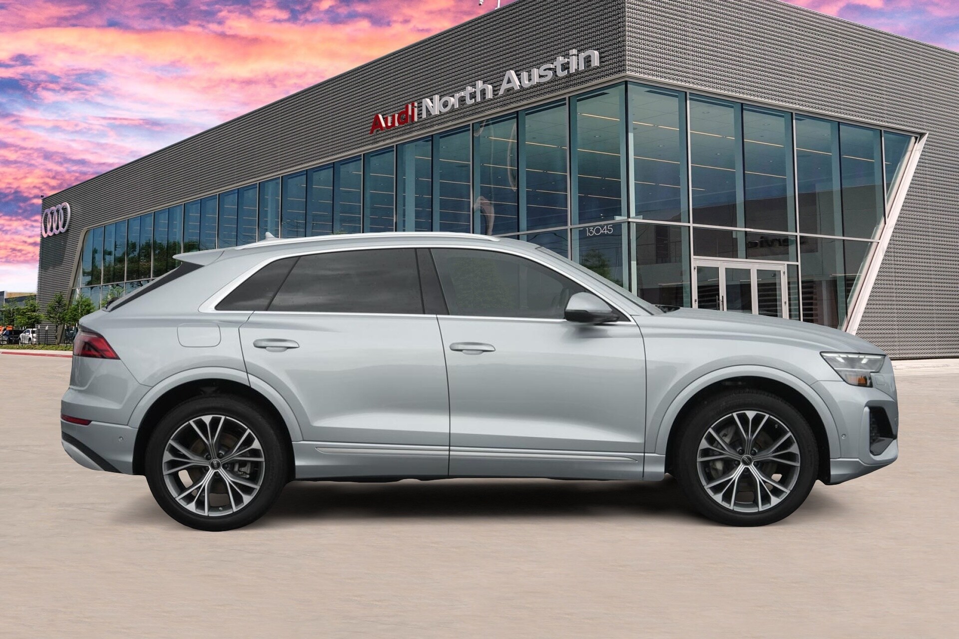 2024 Audi Q8 55 Premium Plus photo 4