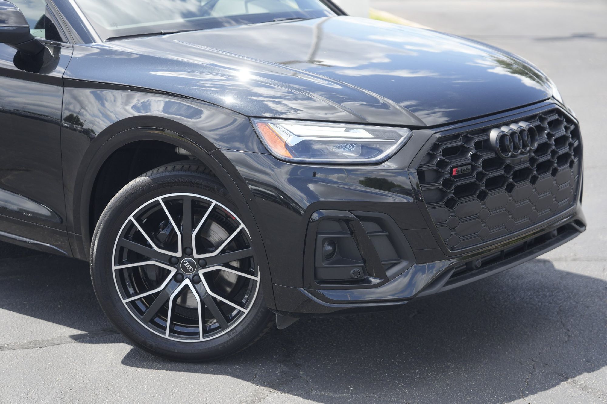 2023 Audi SQ5 Premium Plus photo 2