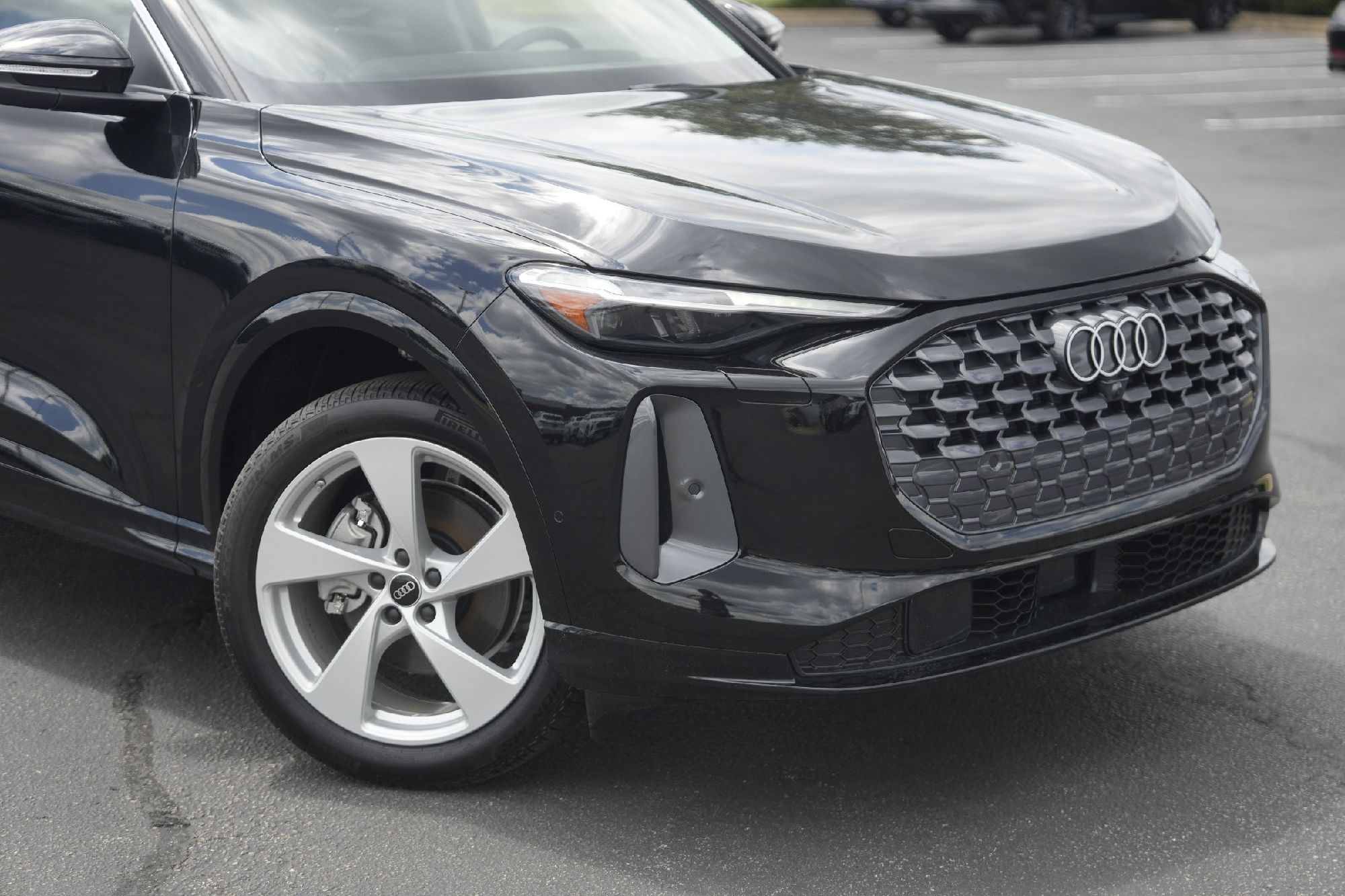 2025 Audi Q5 2.0T Premium Plus photo 2