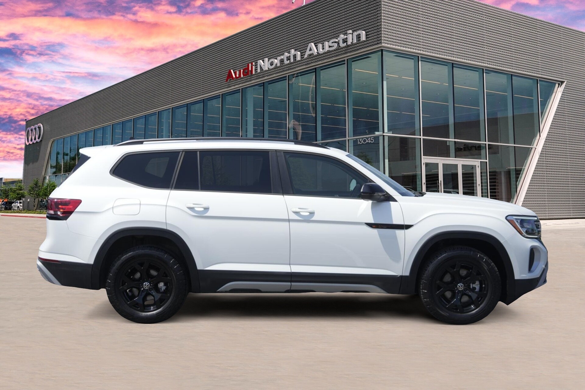 2024 Volkswagen Atlas Peak Edition SEL photo 4
