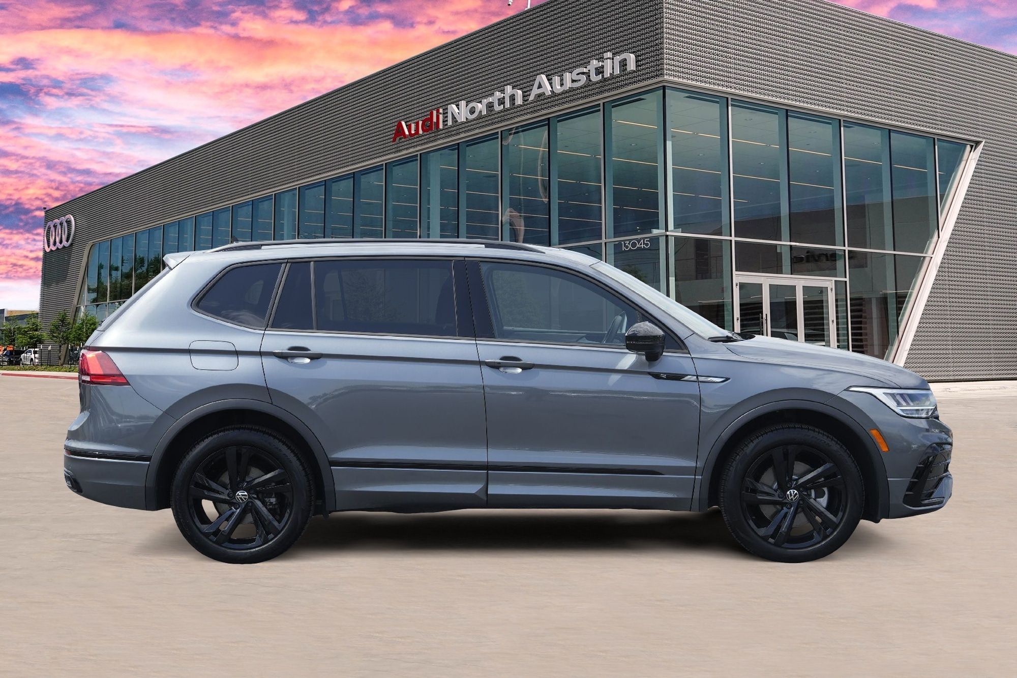 2024 Volkswagen Tiguan SE R-Line Black photo 2