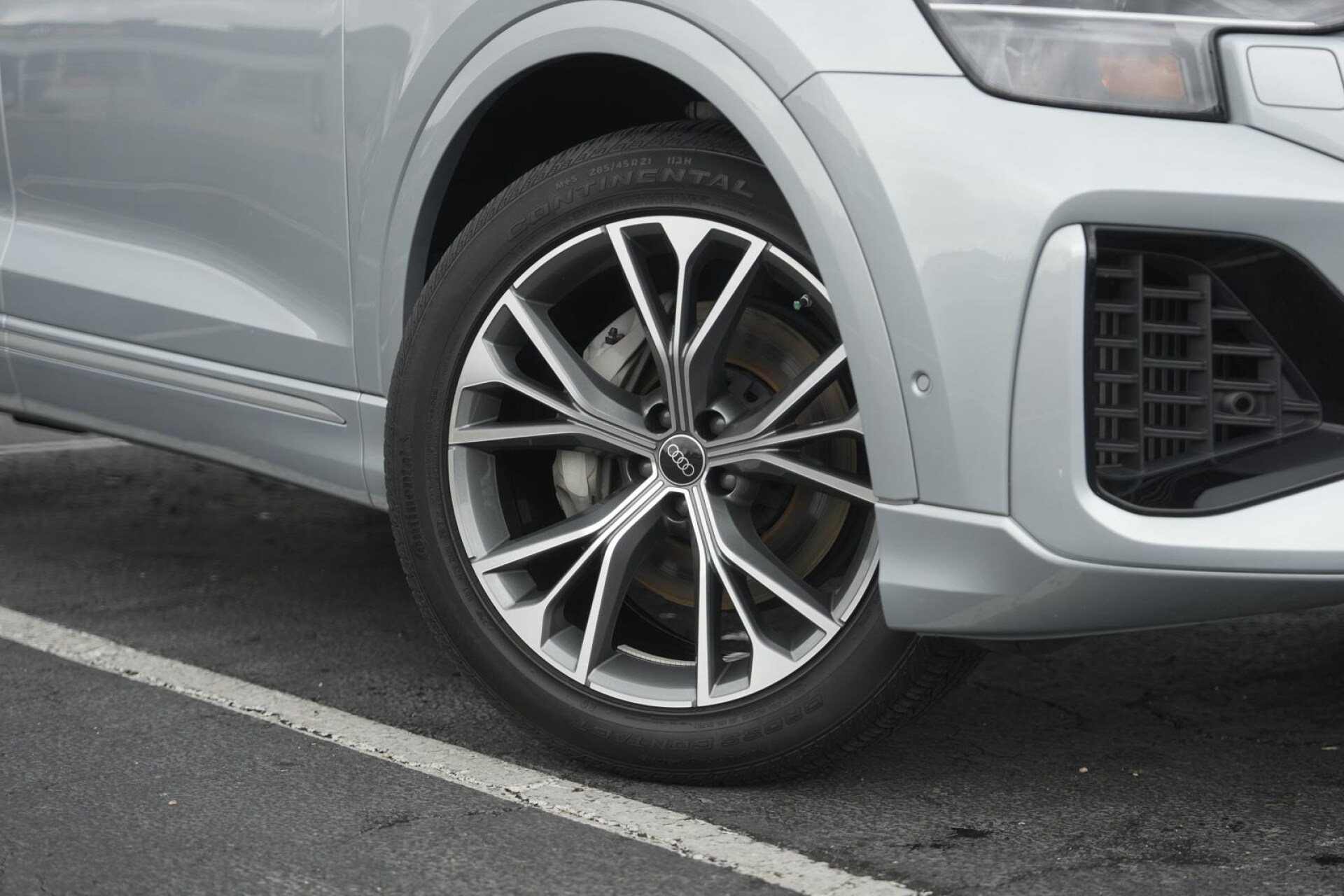 2024 Audi Q8 55 Premium Plus photo 2