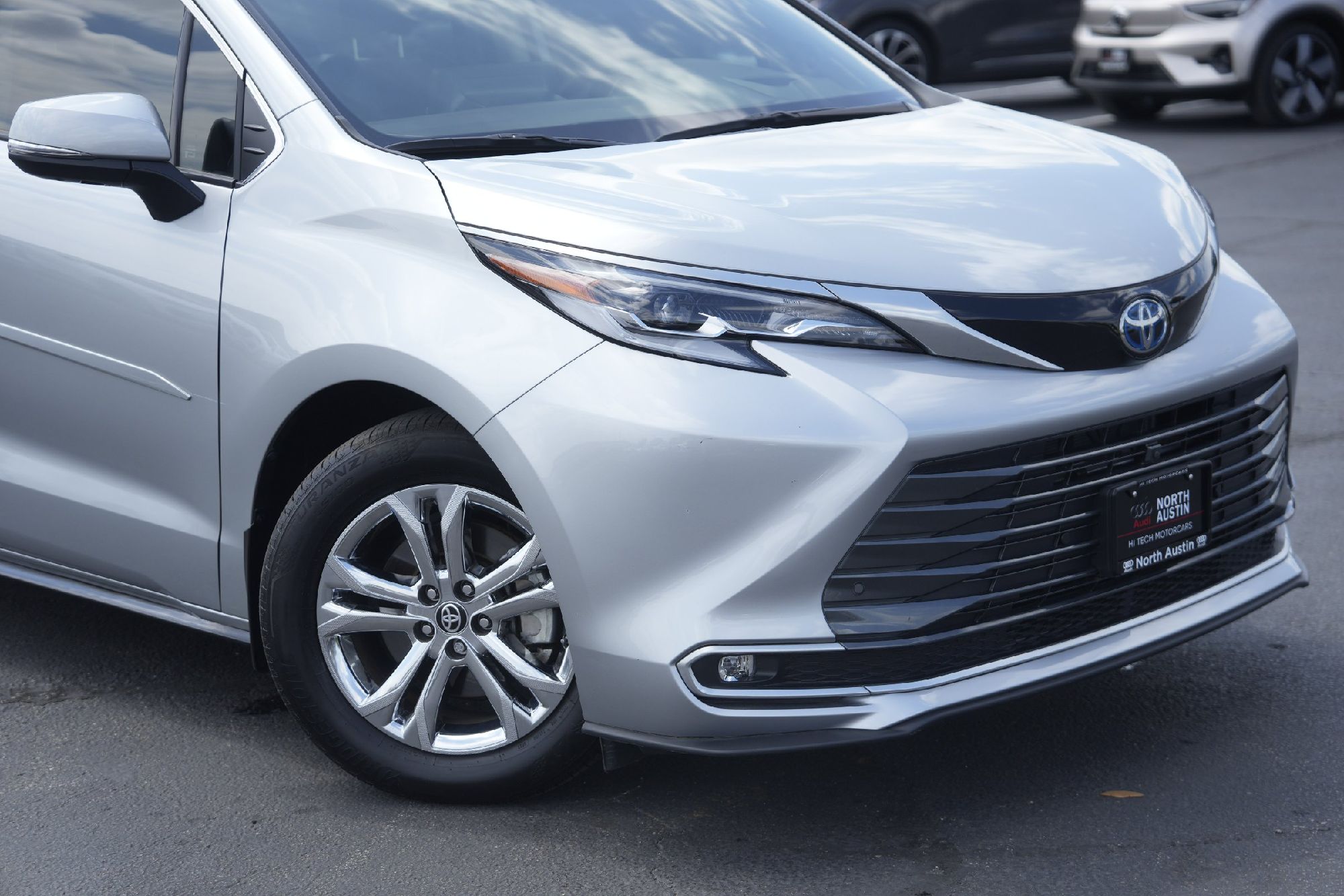 2023 Toyota Sienna Platinum photo 3