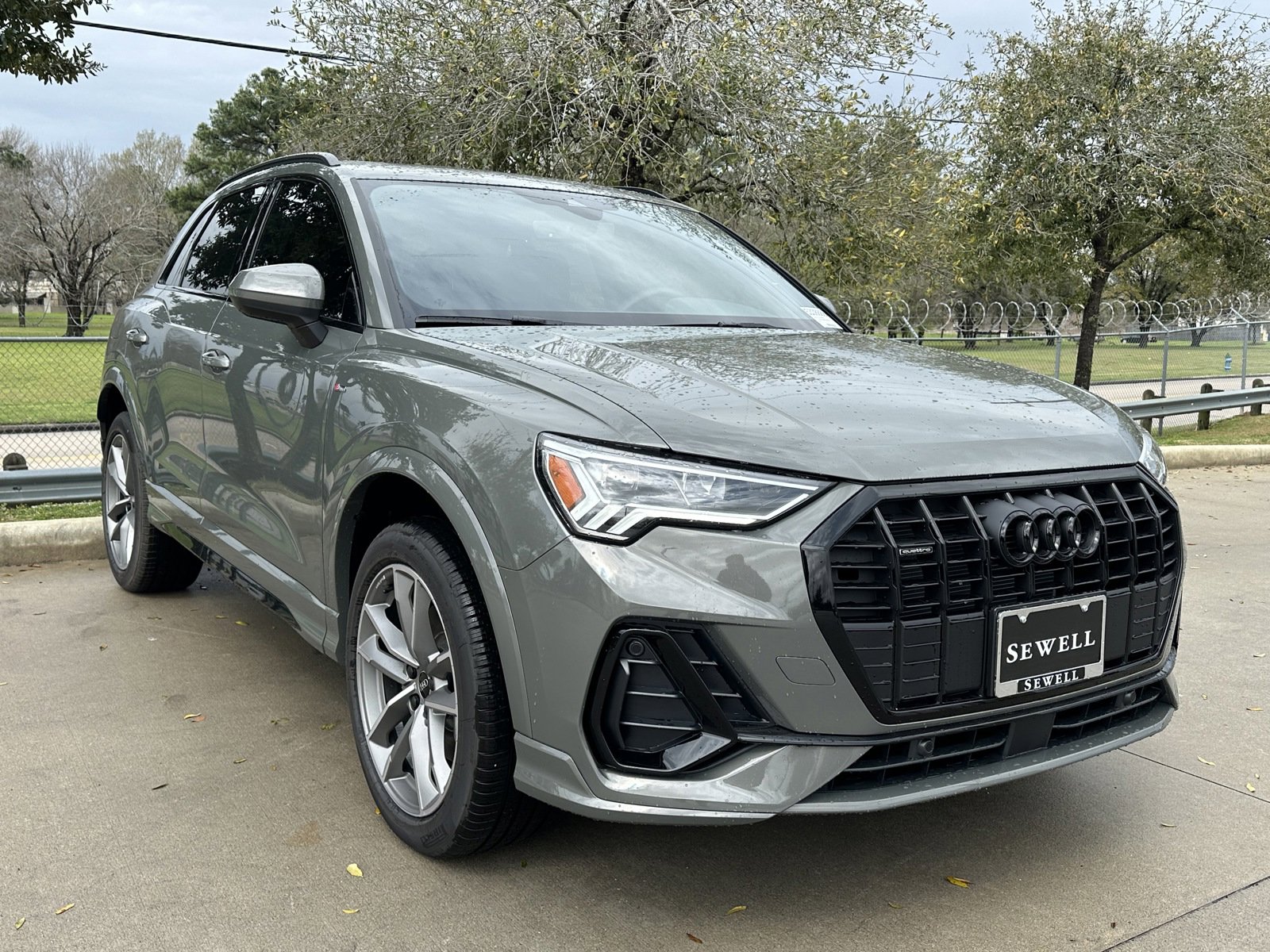2025 Audi Q3 45 TFSI S line Premium photo 2