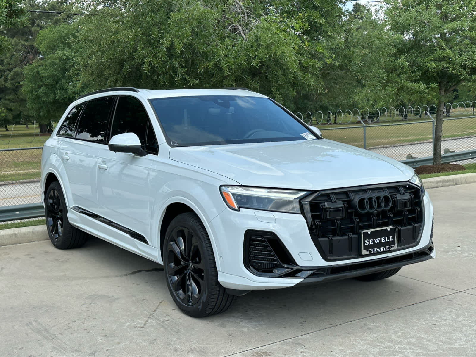 2025 Audi Q7 55 Premium photo 2