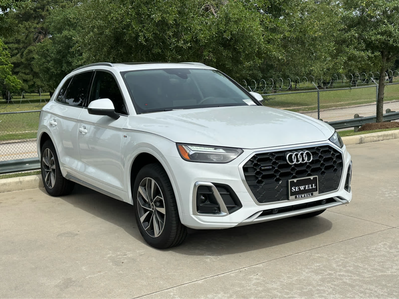 2025 Audi Q5 45 S line Premium photo 2