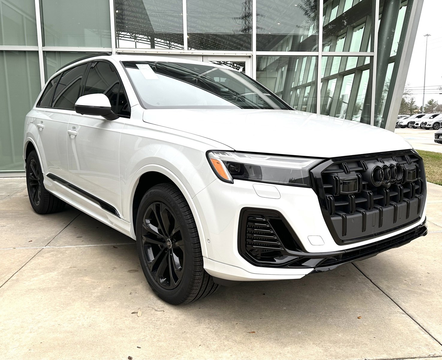 2025 Audi Q7 55 Premium Plus photo 2