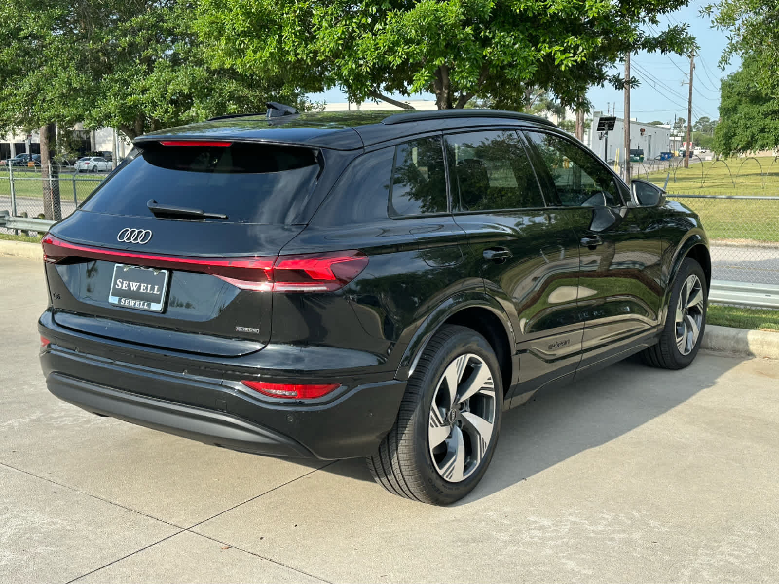 2025 Audi Q6 E-tron Premium Plus photo 4