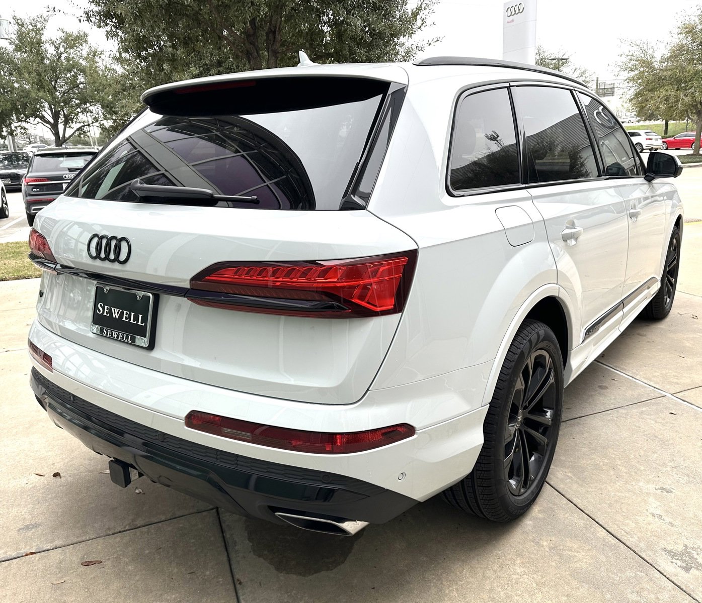 2025 Audi Q7 55 Premium Plus photo 4