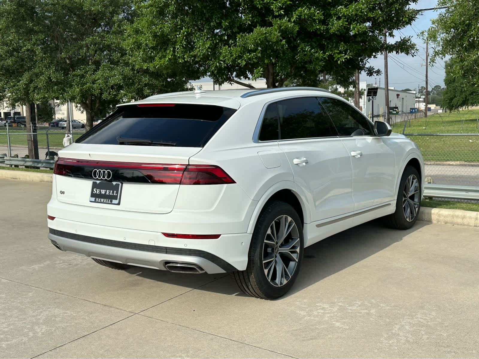 2025 Audi Q8 55 Premium photo 4