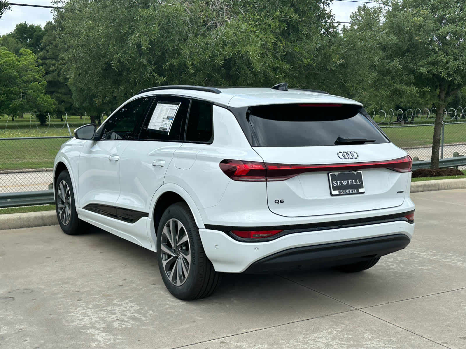 2025 Audi Q6 E-tron Premium Plus photo 3