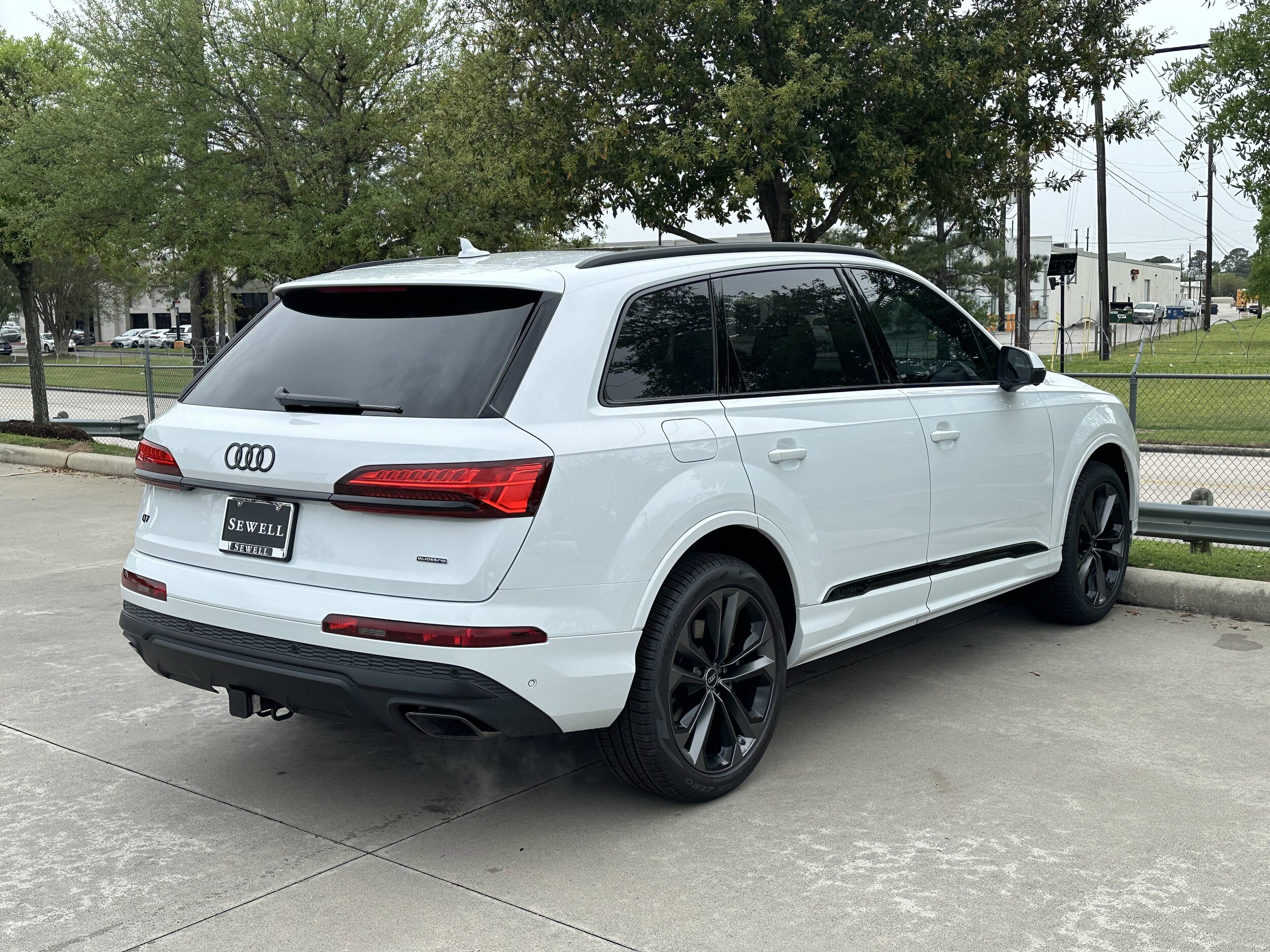 2025 Audi Q7 55 Premium photo 4