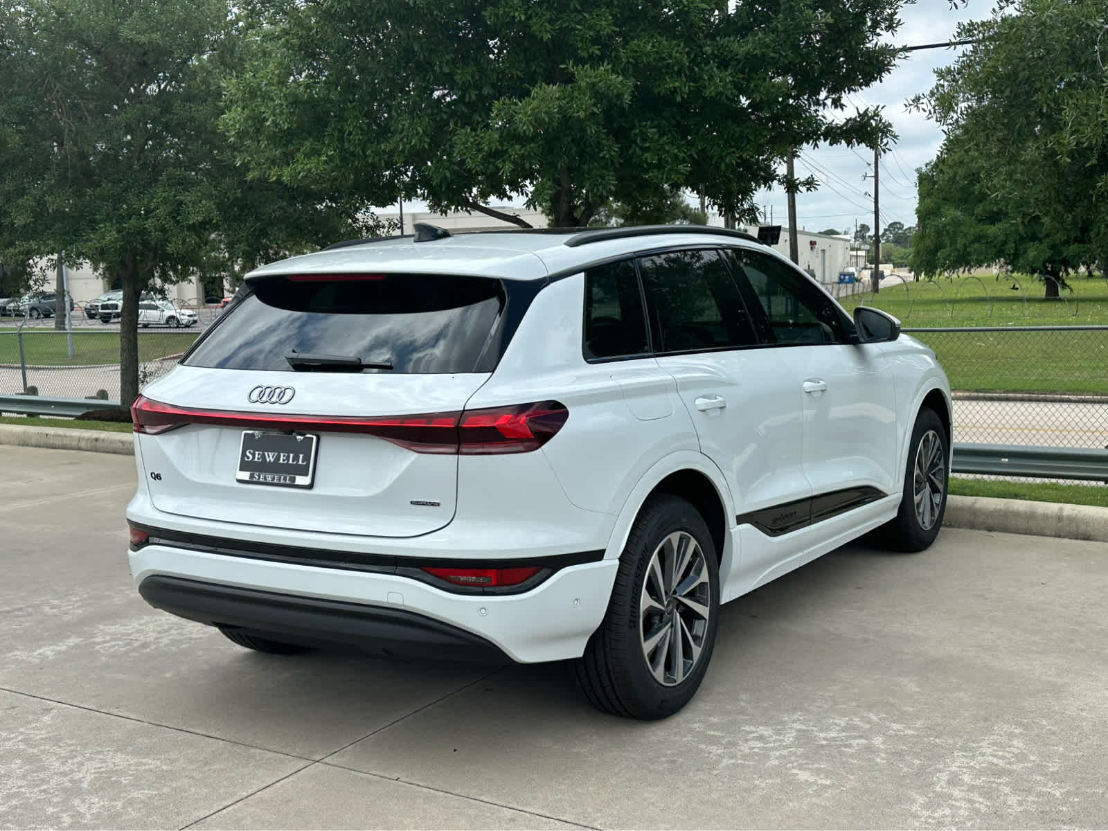 2025 Audi Q6 E-tron Premium Plus photo 4