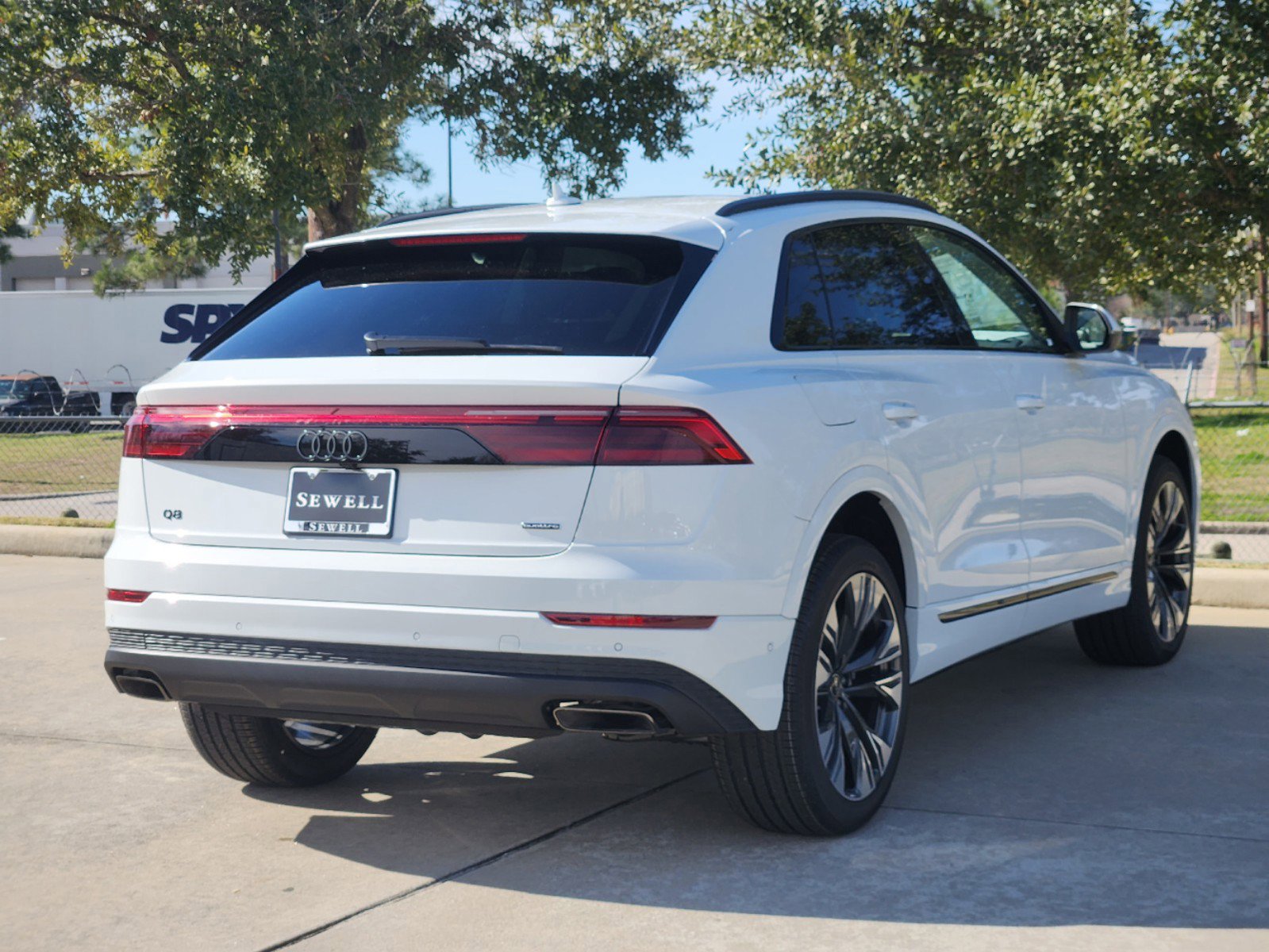 2025 Audi Q8 55 Premium photo 4