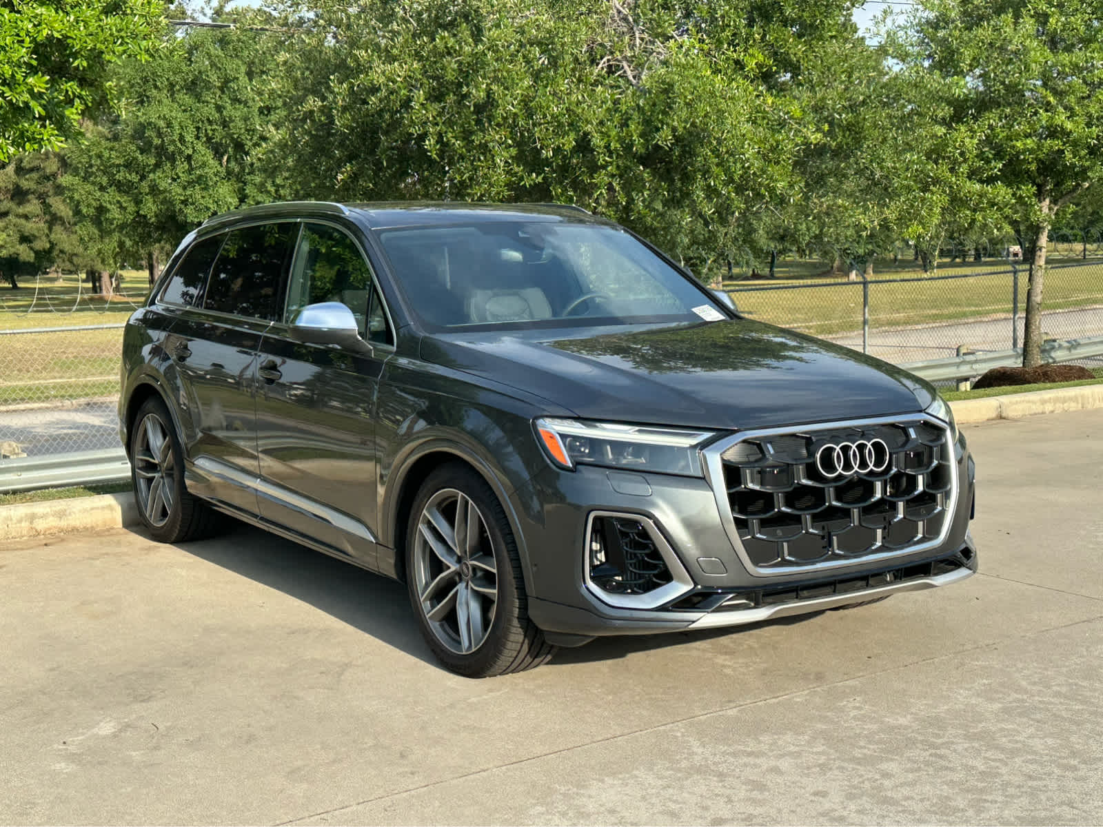 2025 Audi SQ7 Premium Plus photo 2