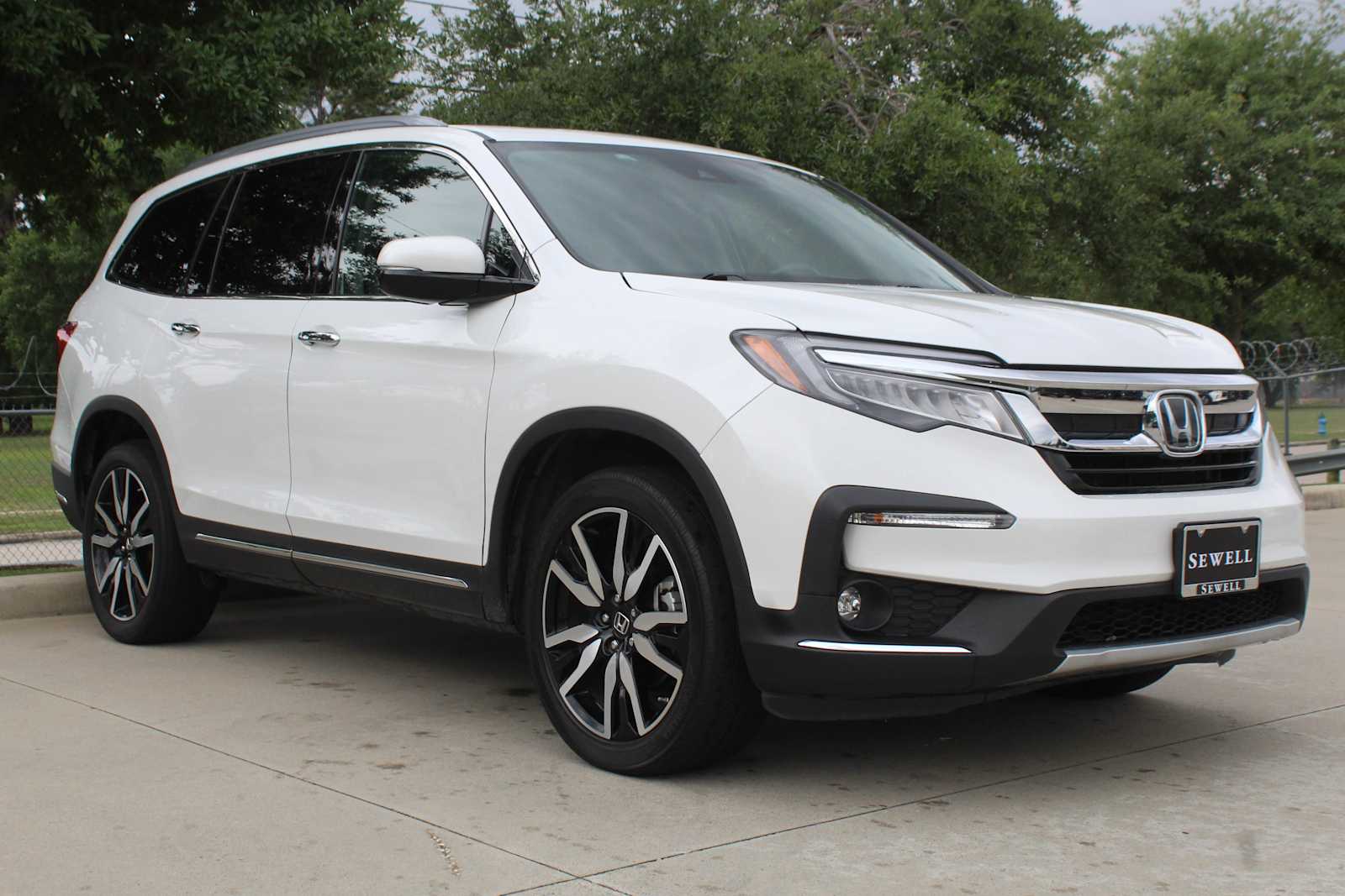2021 Honda Pilot Touring photo 3
