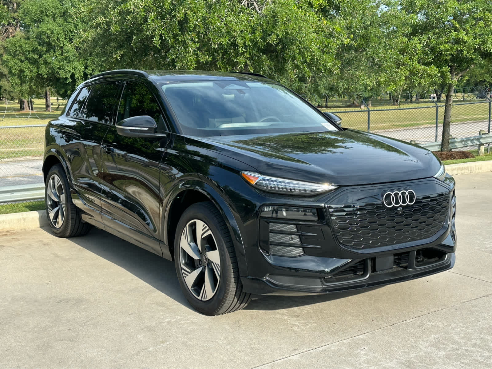 2025 Audi Q6 E-tron Premium Plus photo 2