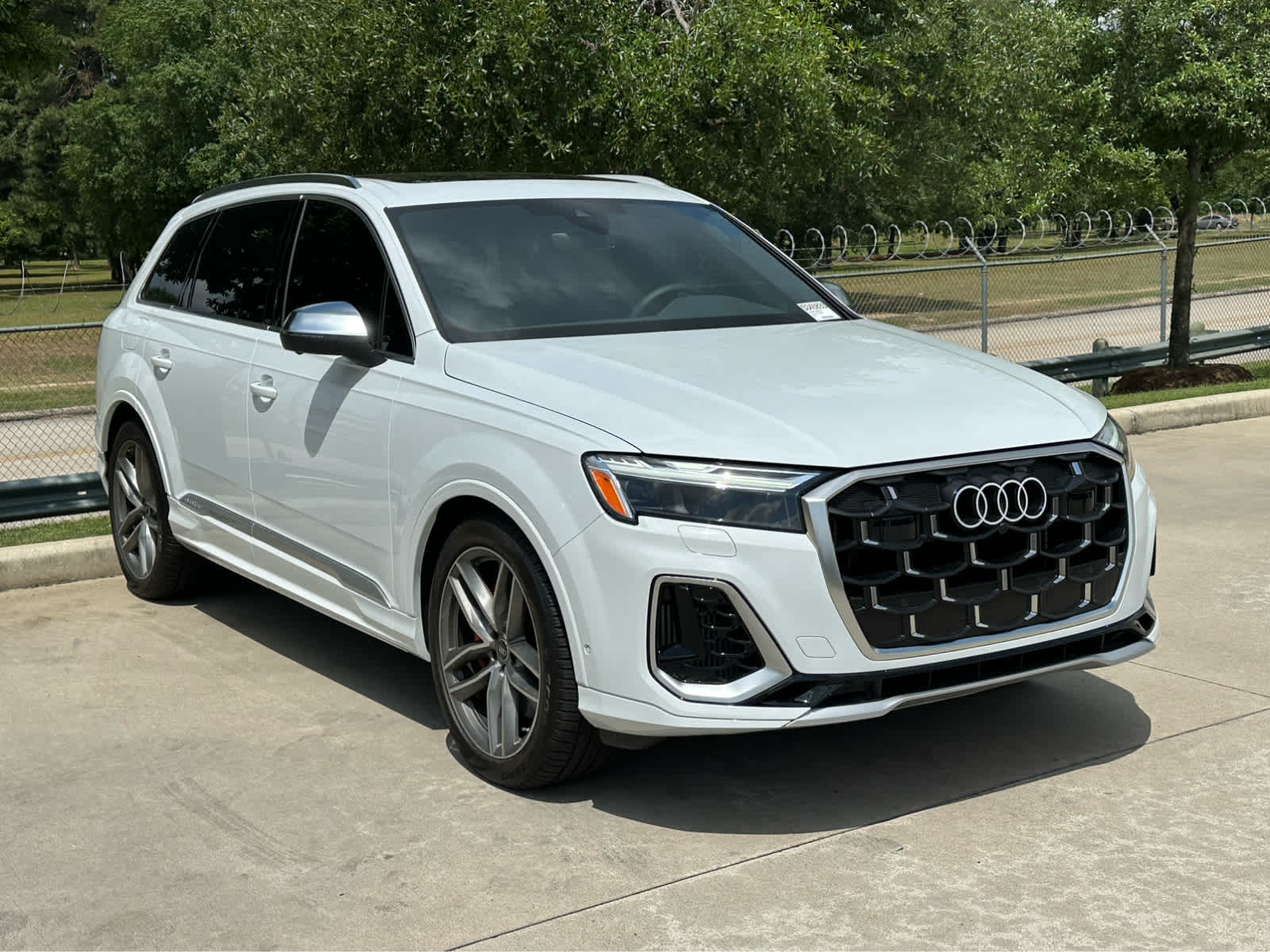 2025 Audi SQ7 Premium Plus photo 2