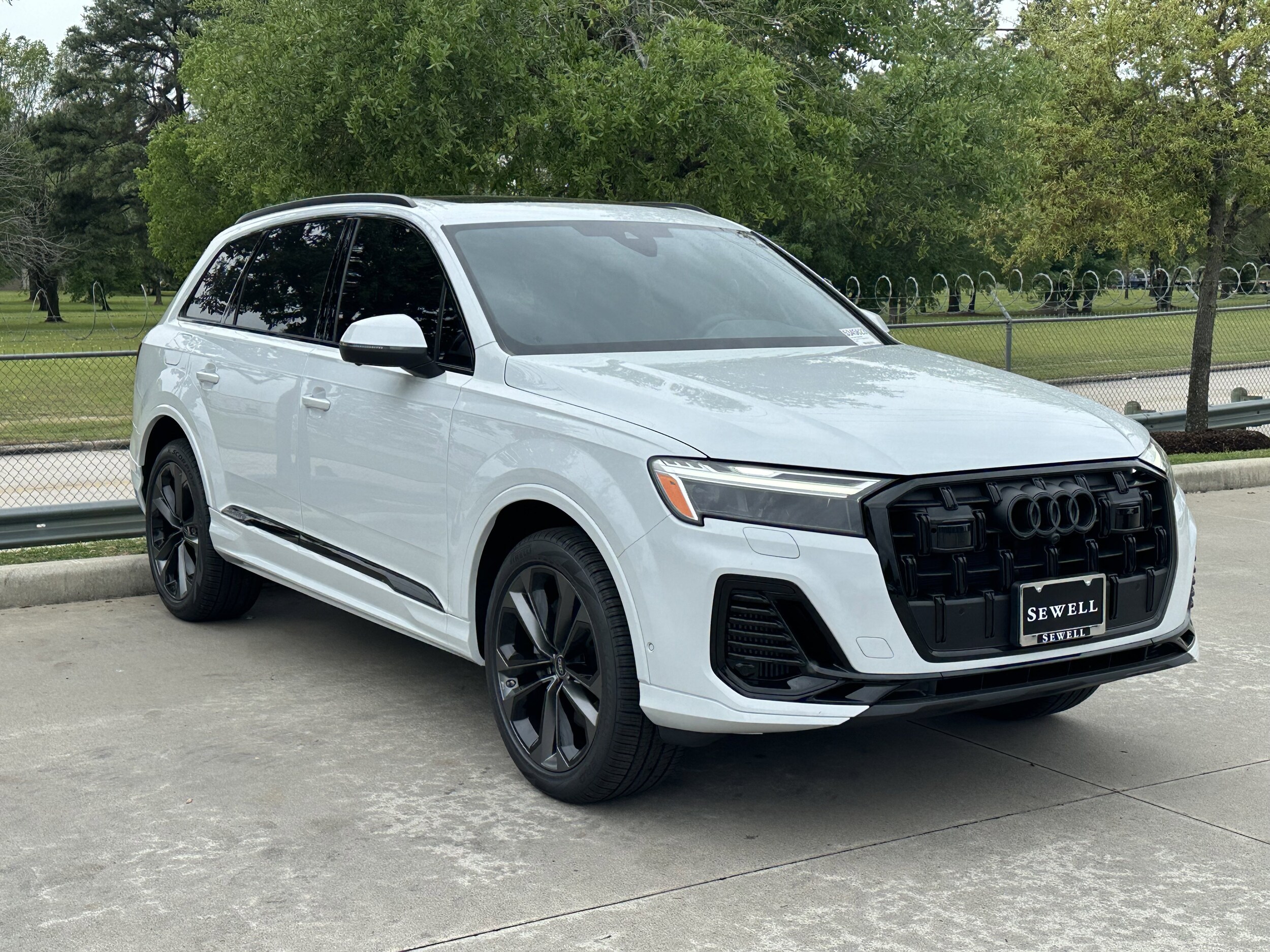 2025 Audi Q7 55 Premium photo 2