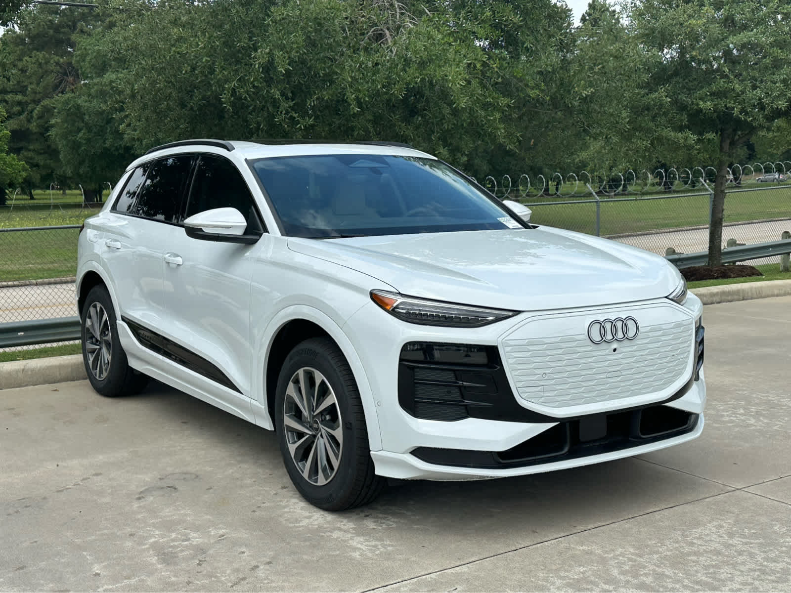 2025 Audi Q6 E-tron Premium Plus photo 2